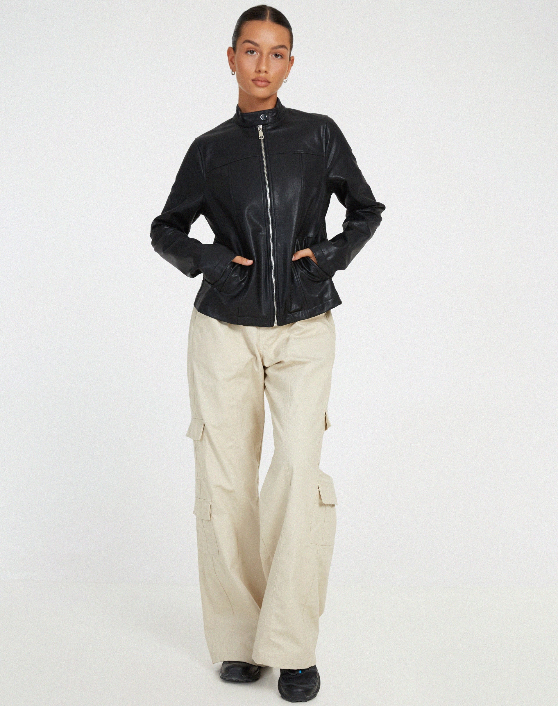 Imagen de la chaqueta Olivia de PU Negra