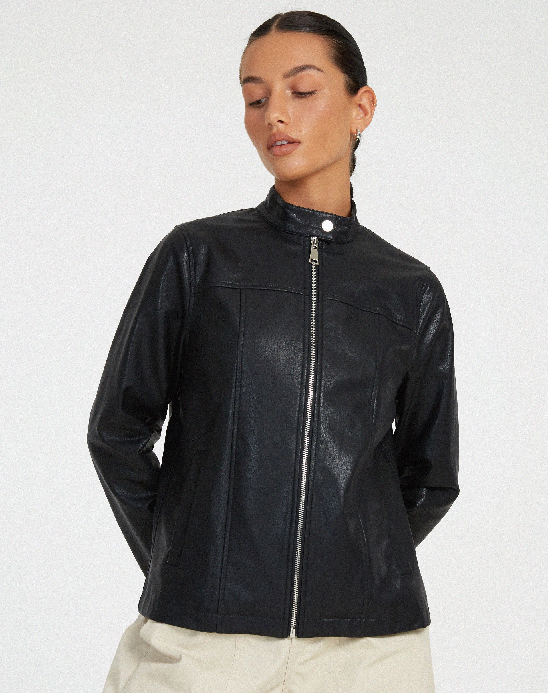 Imagen de la chaqueta Olivia de PU Negra