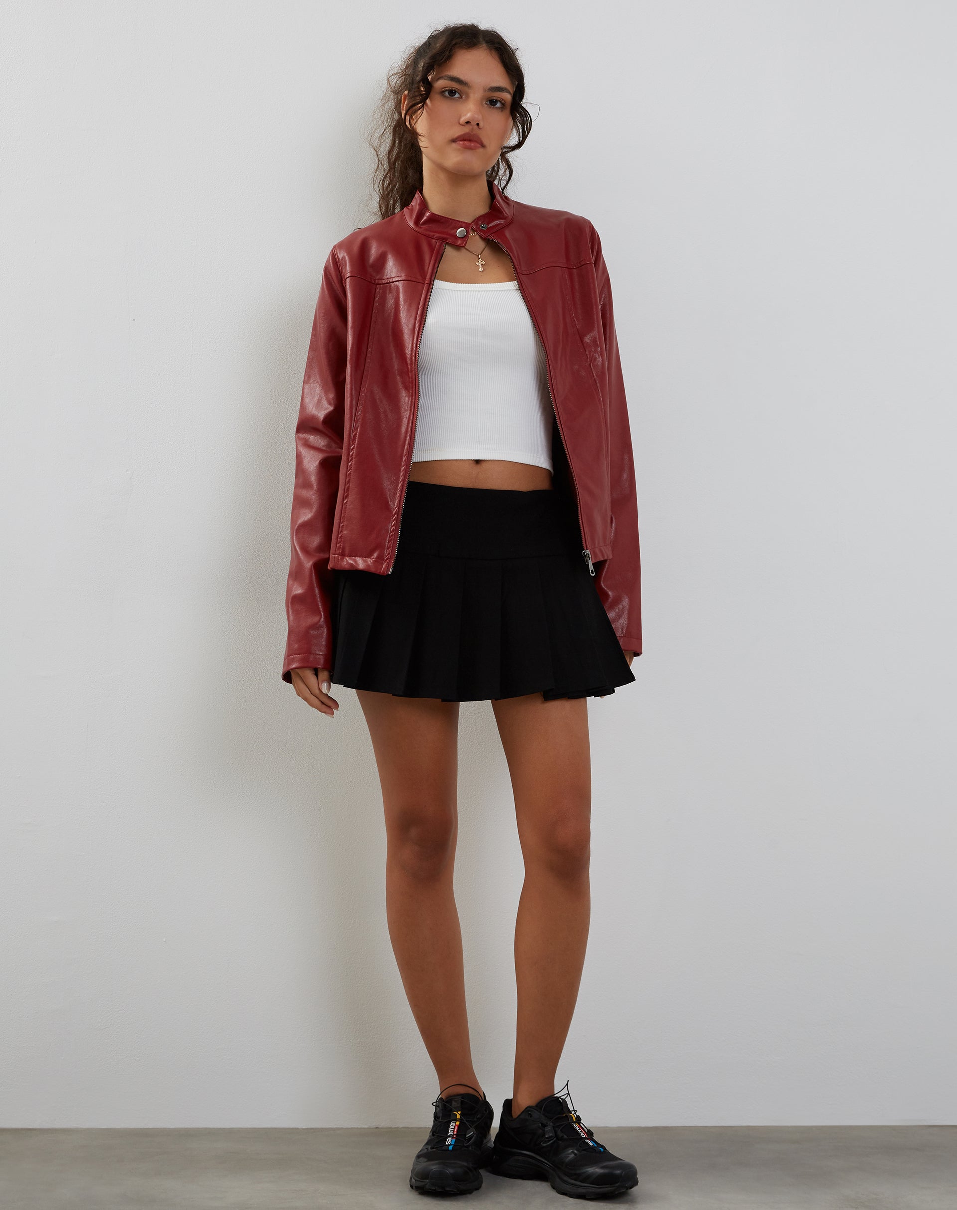 Imagen de la chaqueta Olivia en PU Rojo sangre
