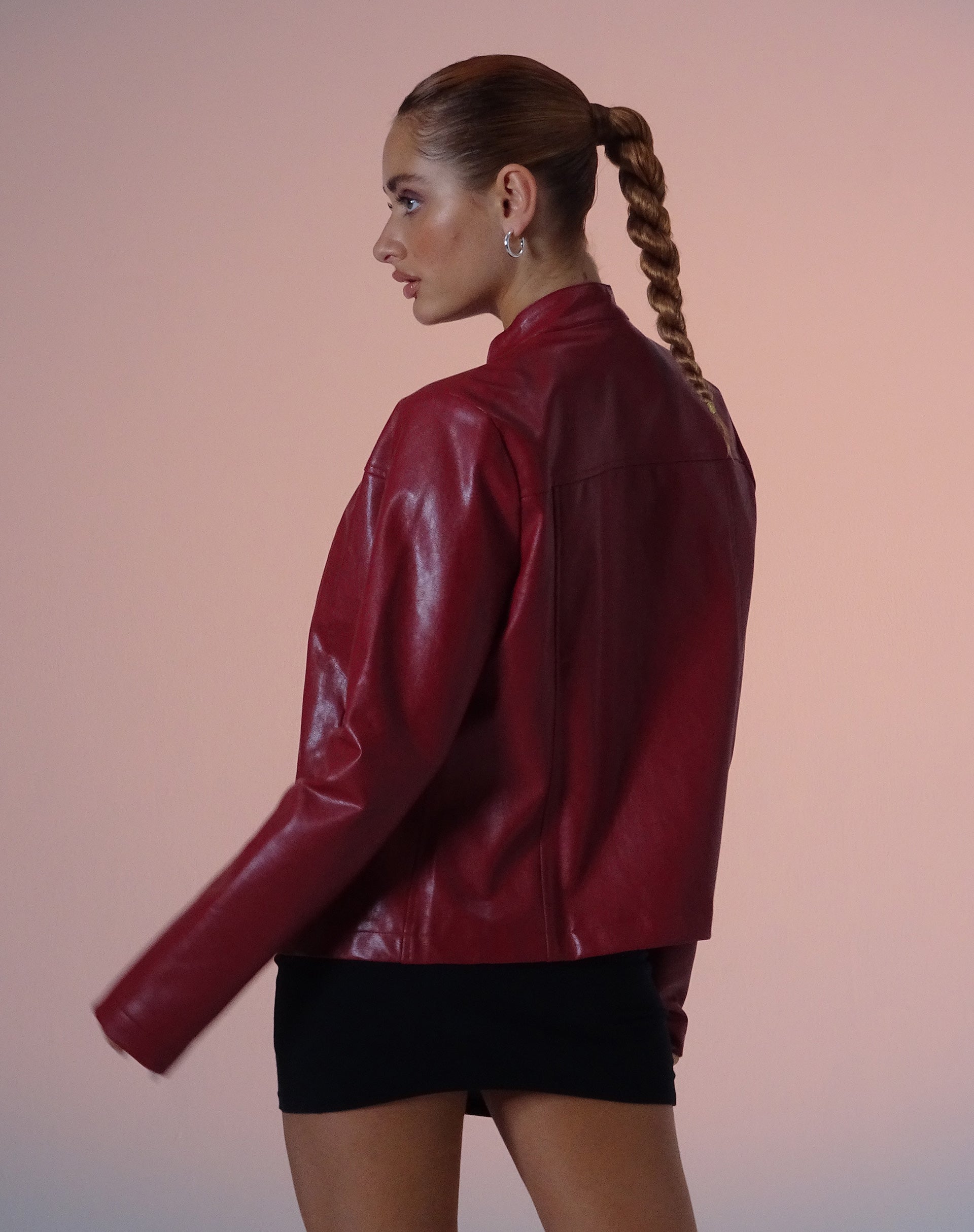 imagen de la chaqueta Olivia en PU Blood Red