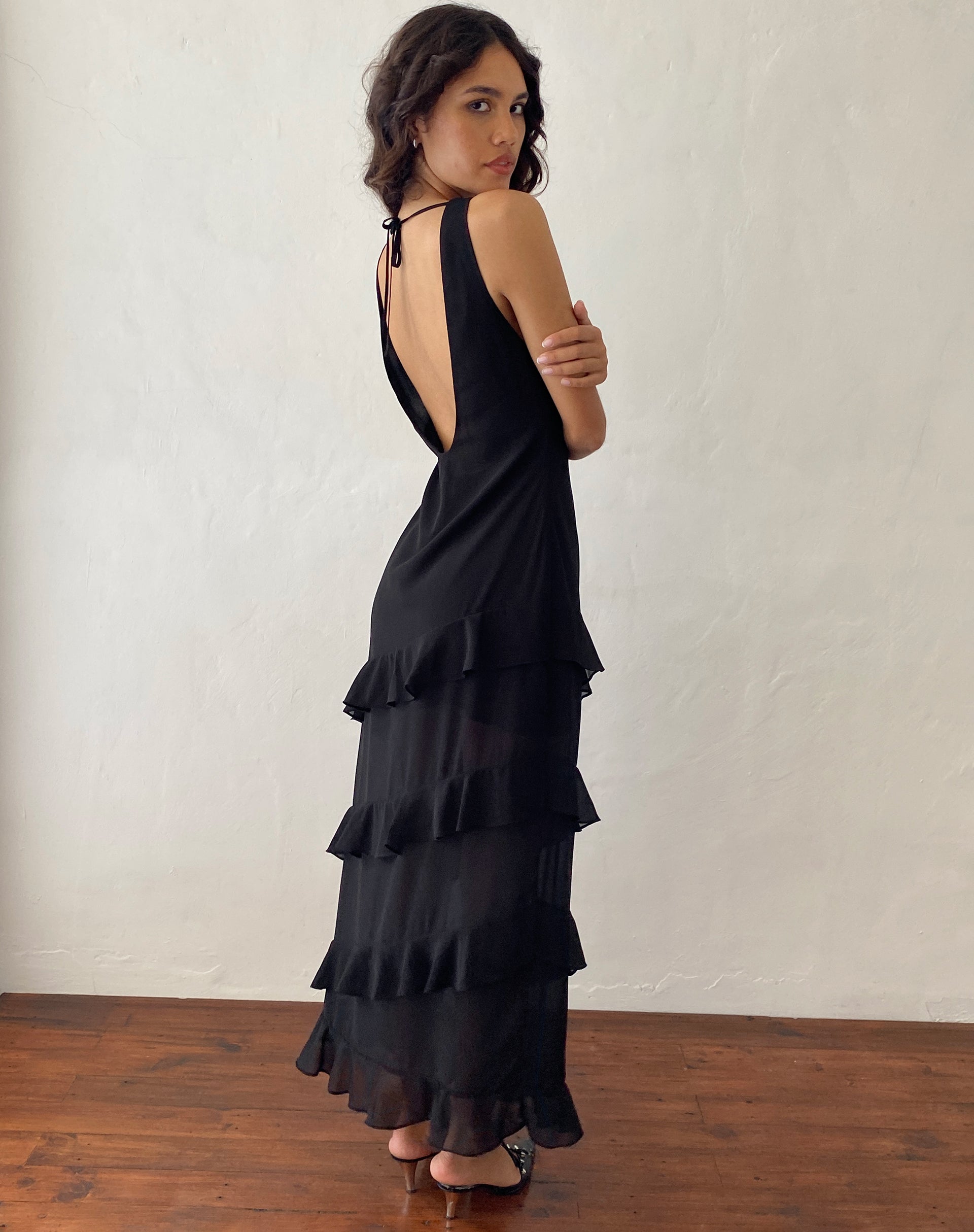 Imagen de Otna Vestido largo de gasa con volantes en negro