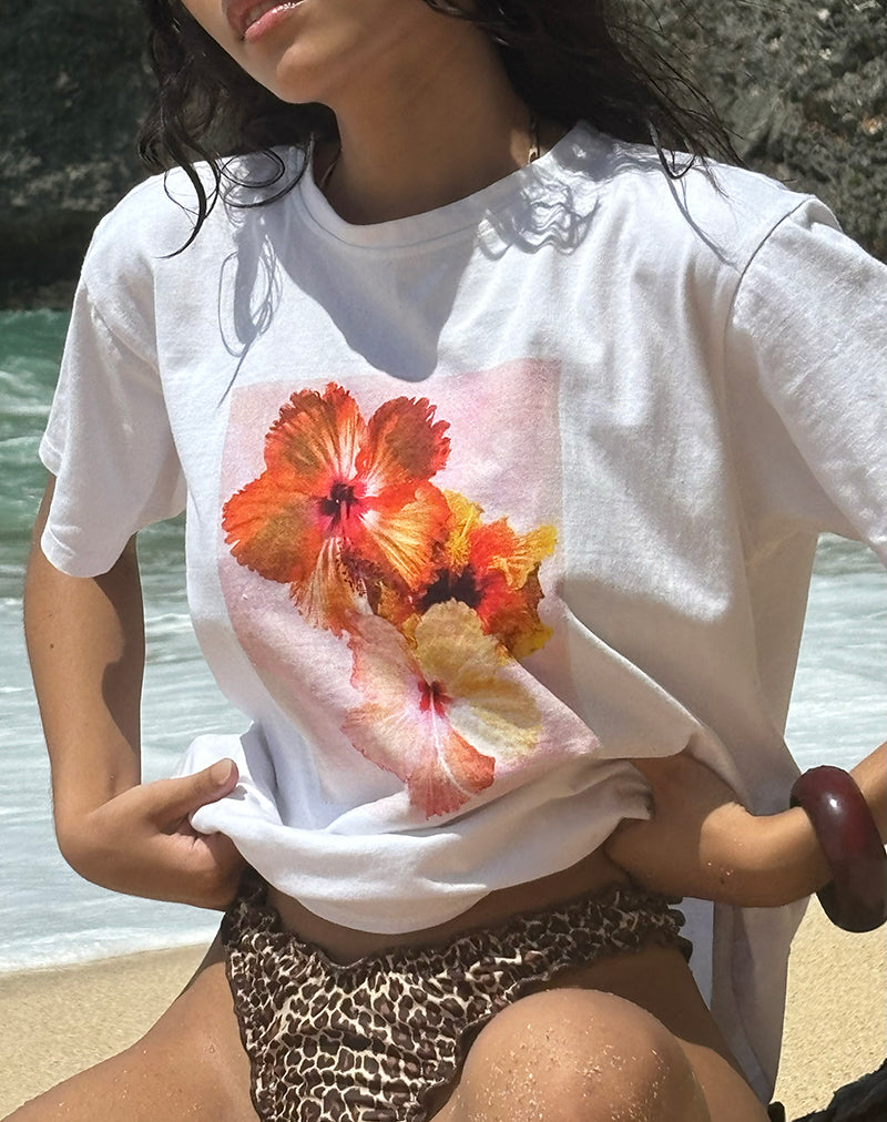 Imagen de Oversized Basic Tee in White Hibiscus