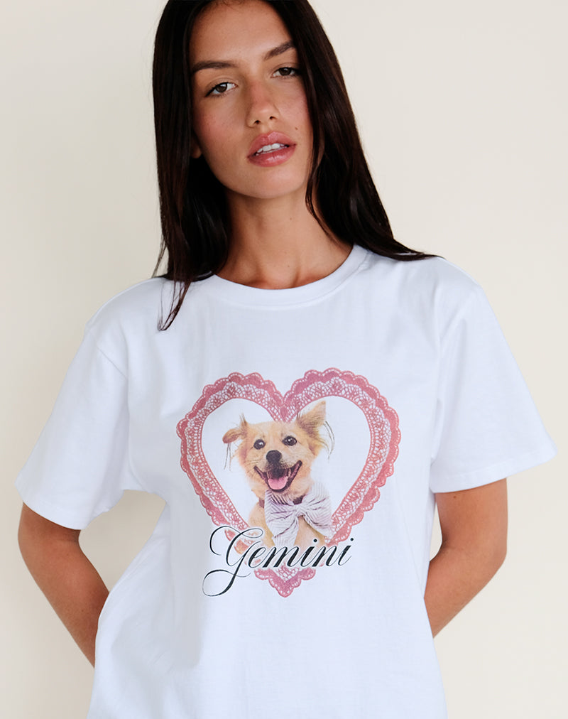 Camiseta básica oversize blanca con estampado de mascotas Gemini Motel