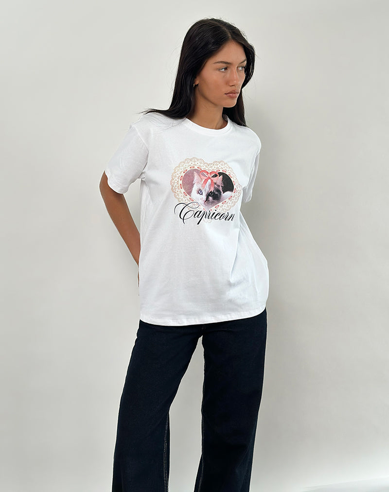 Imagen de Oversize Basic Tee in White with Capricorn Motel Pet Print