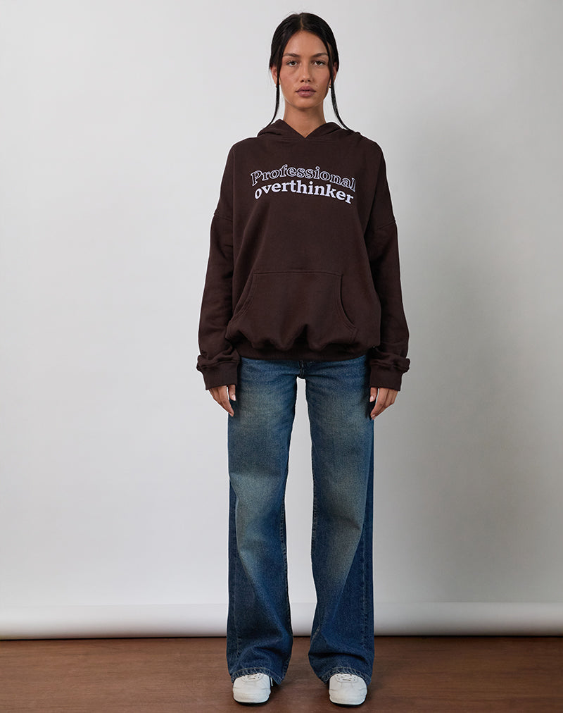 Sudadera oversize con capucha en chocolate amargo y estampado Overthinker