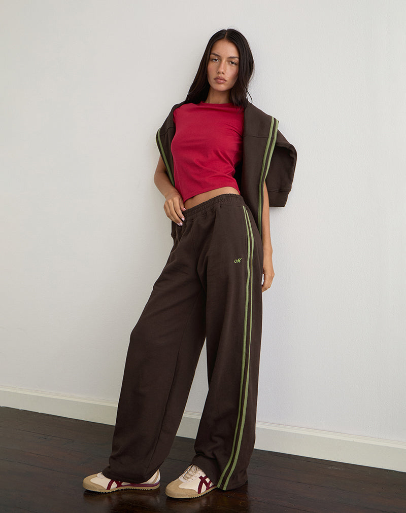 Imagen de Oze Trackpant en chocolate amargo con ribete verde y bordado M