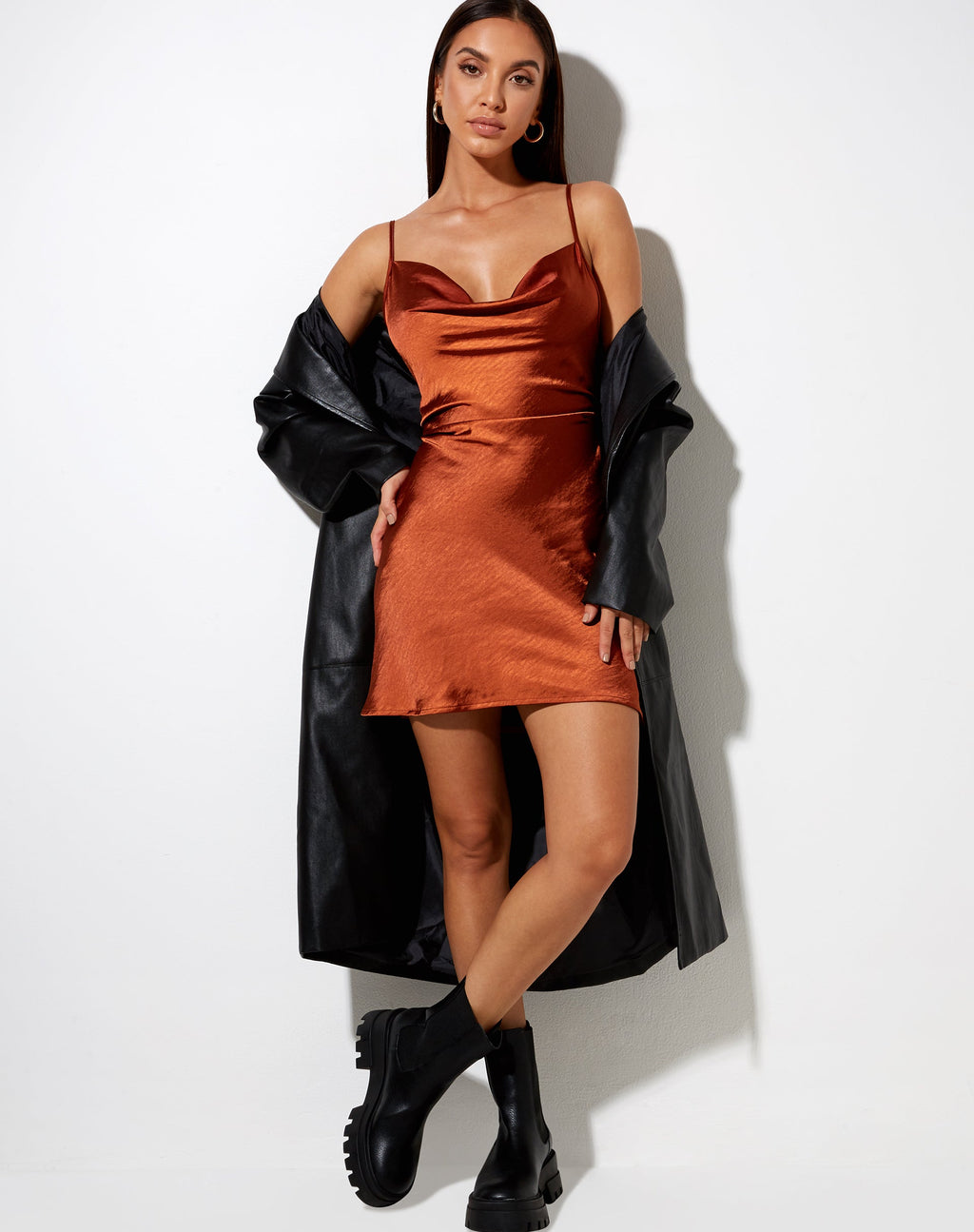Vestido Paiva en satén teja