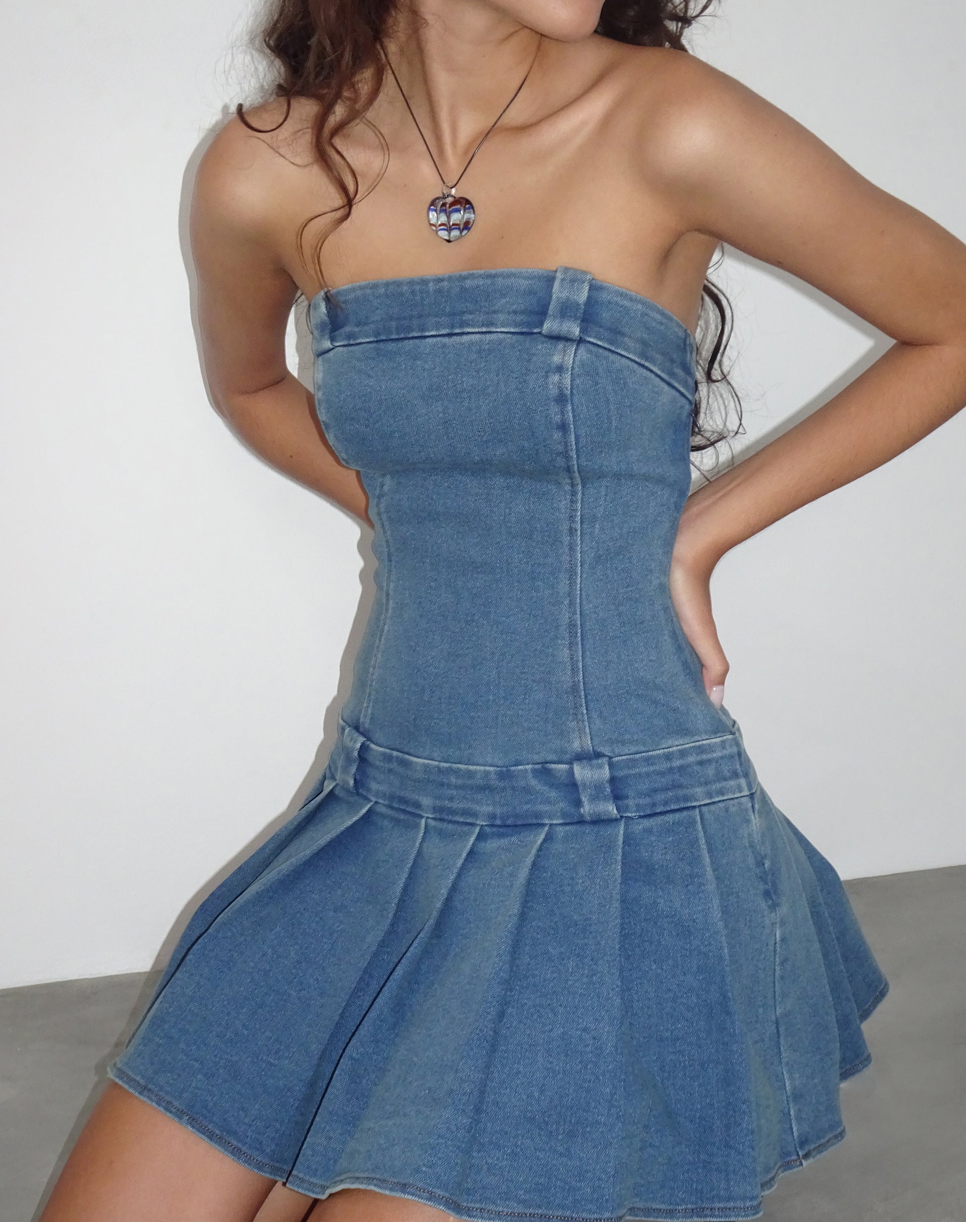 Imagen de Pajaya Minivestido vaquero bandeau en azul lavado