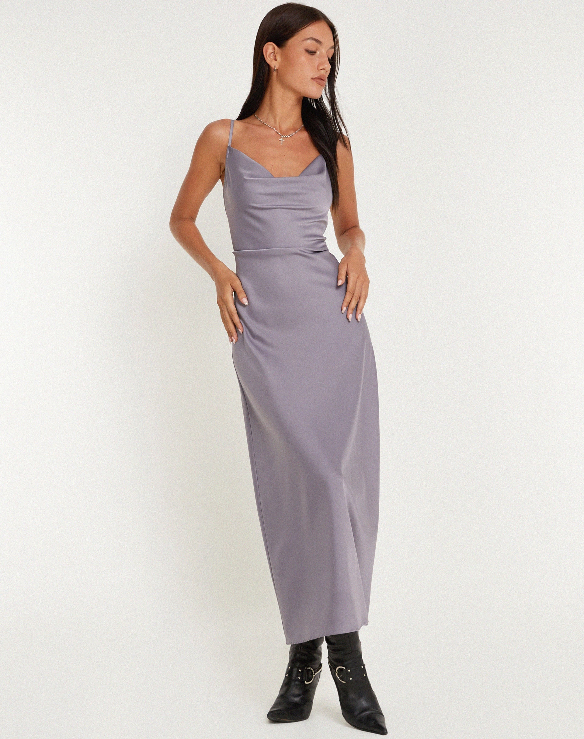 IMAGEN DE Vestido Palasha Midaxi en Satén Gris Cresta