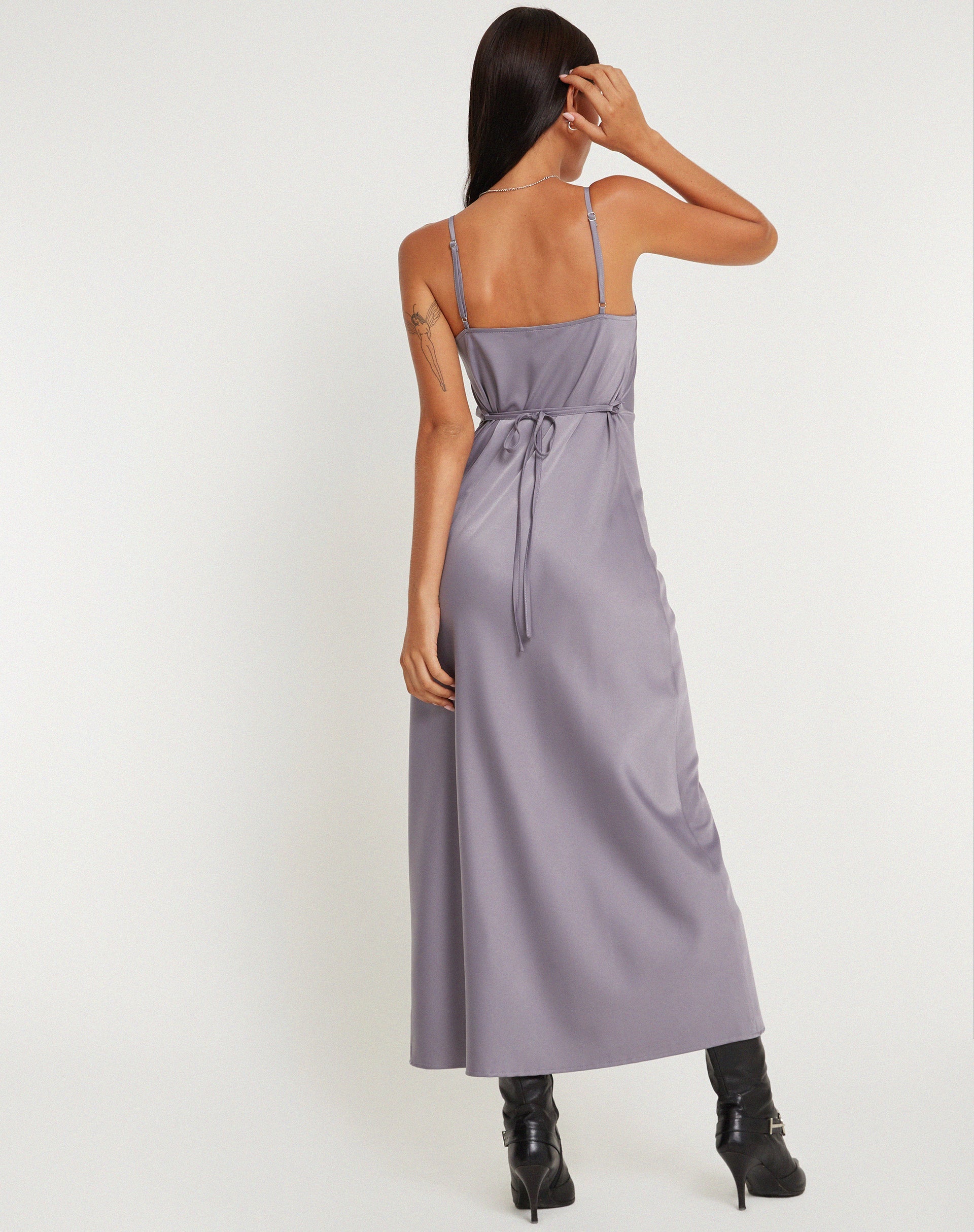 IMAGEN DE Vestido Palasha Midaxi en Satén Gris Cresta