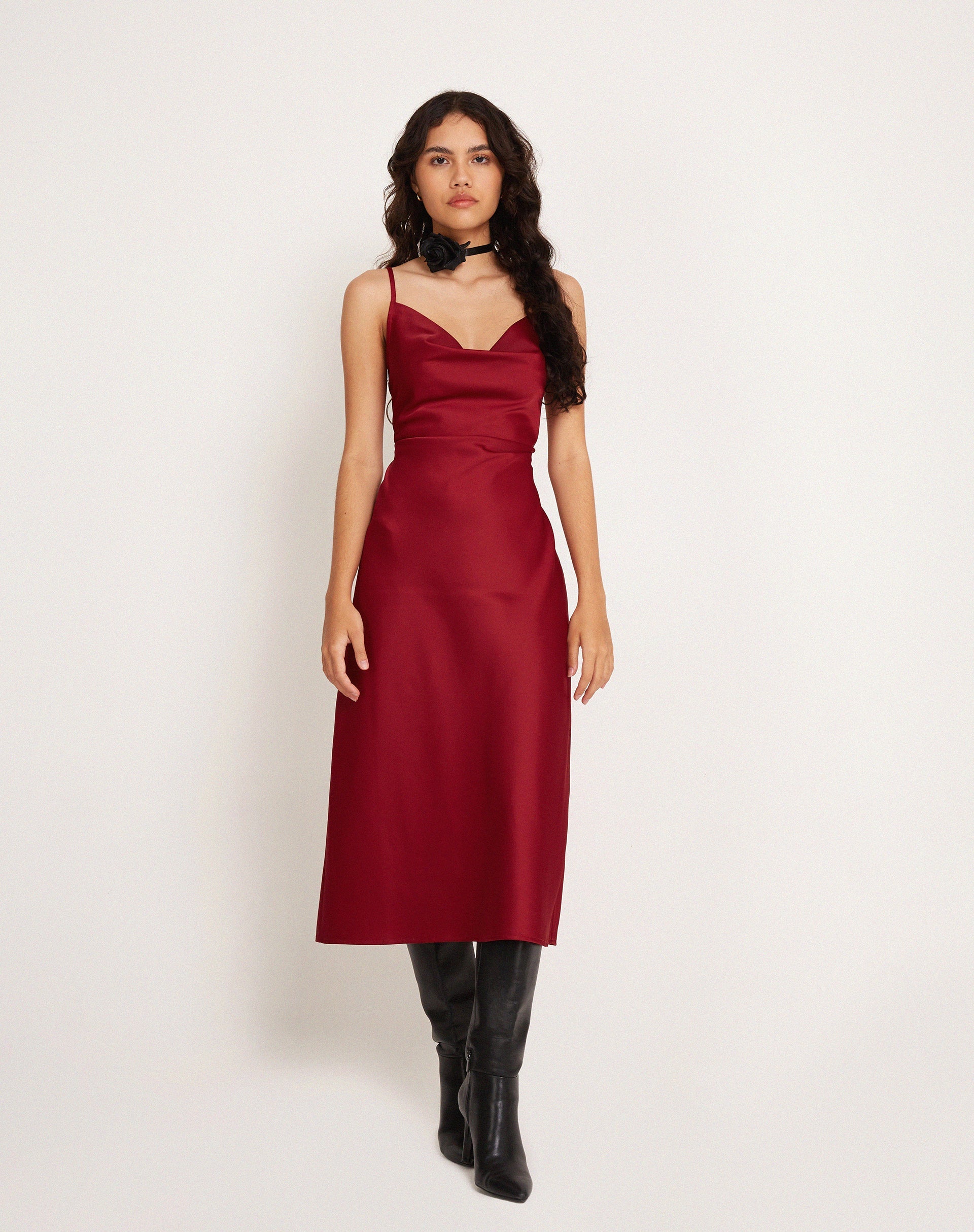 imagen de Palasha Midi Dress in Satin Red