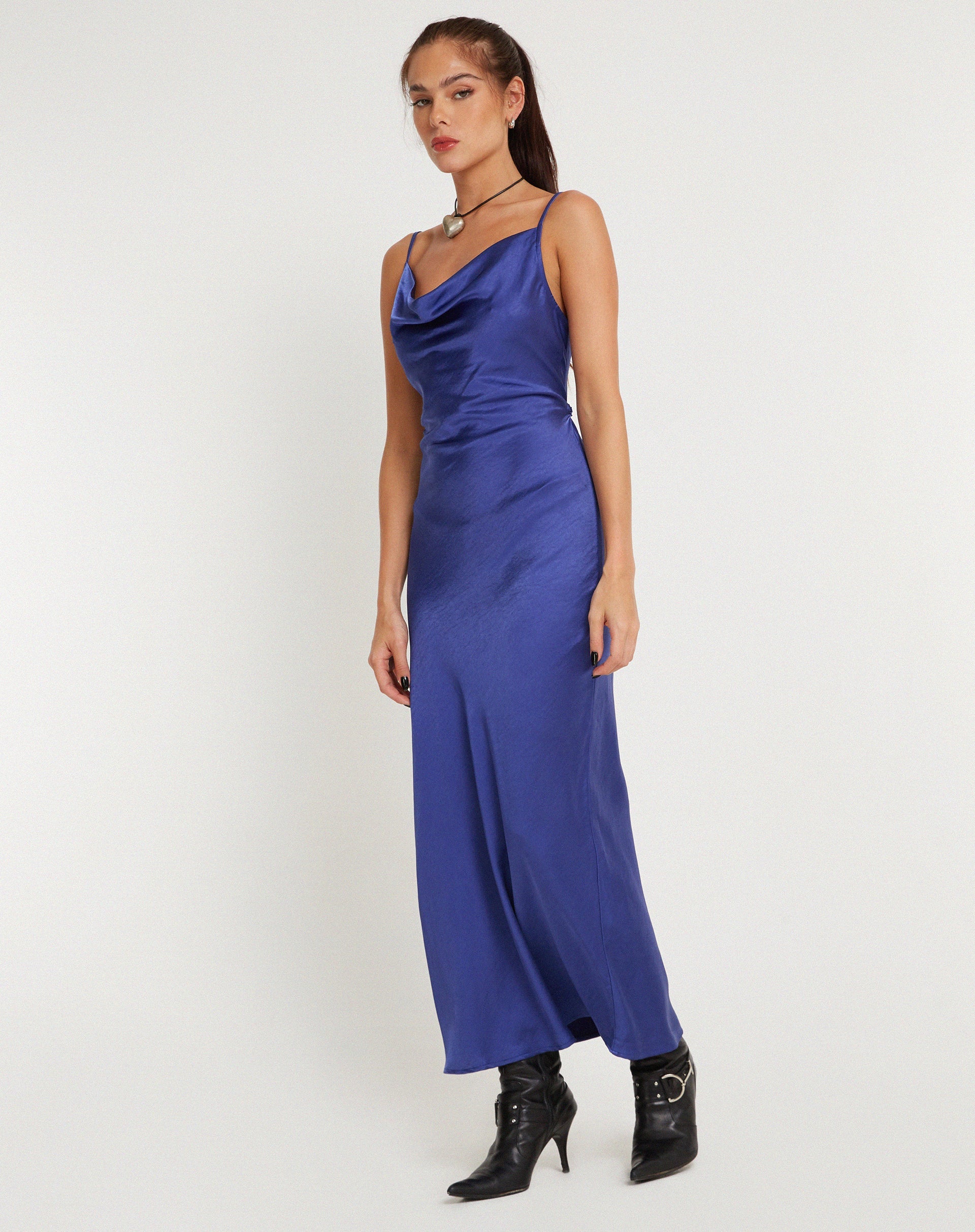 Imagen del vestido Palasha Midi de satén Spectrum azul