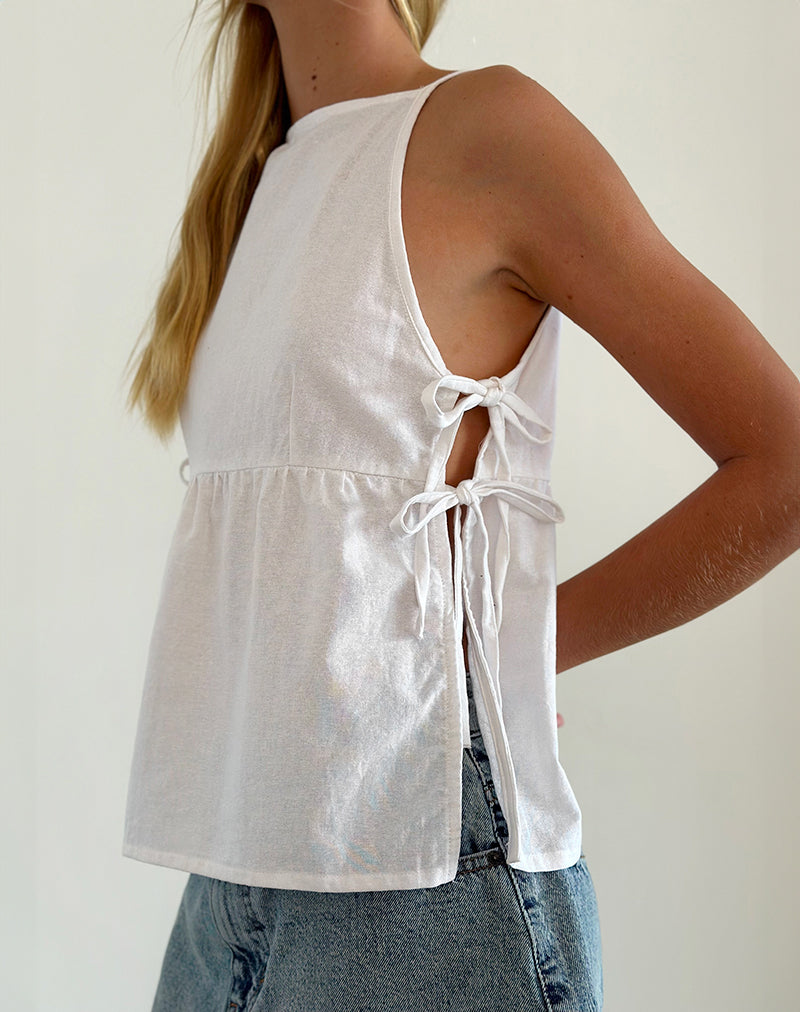 Imagen de Palsi Tie Side Sleeveless Top in White