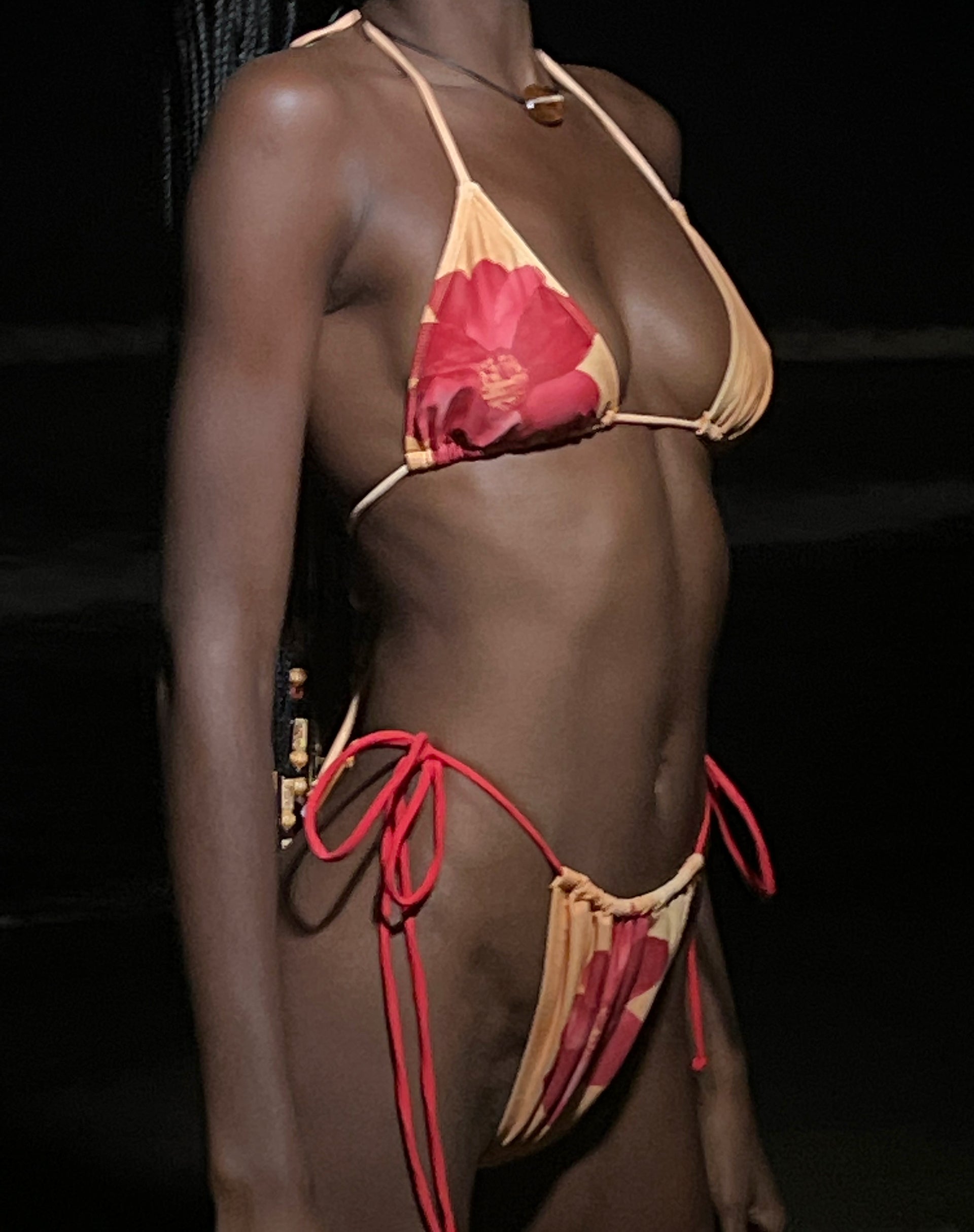 Imagen del sujetador de bikini Pami en flor naranja