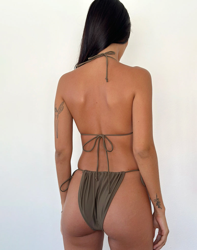 Imagen de la braguita de bikini Leyna en color oliva con abalorios