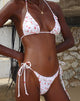 Imagen de la braguita de bikini Lentra de tela de cuadros rojos florales beige con volante