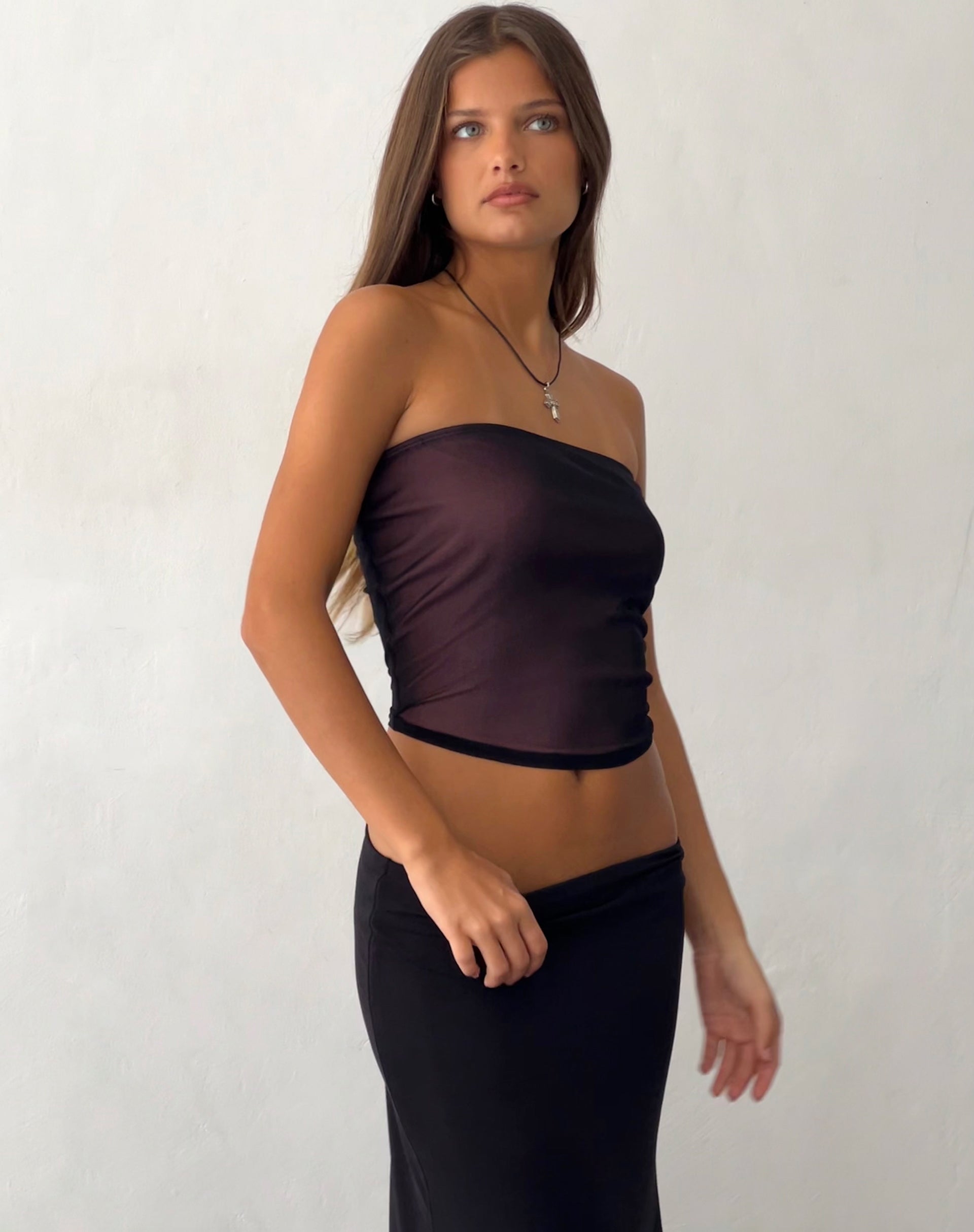 Imagen de Peggy Bandeau Top en negro con forro rosa