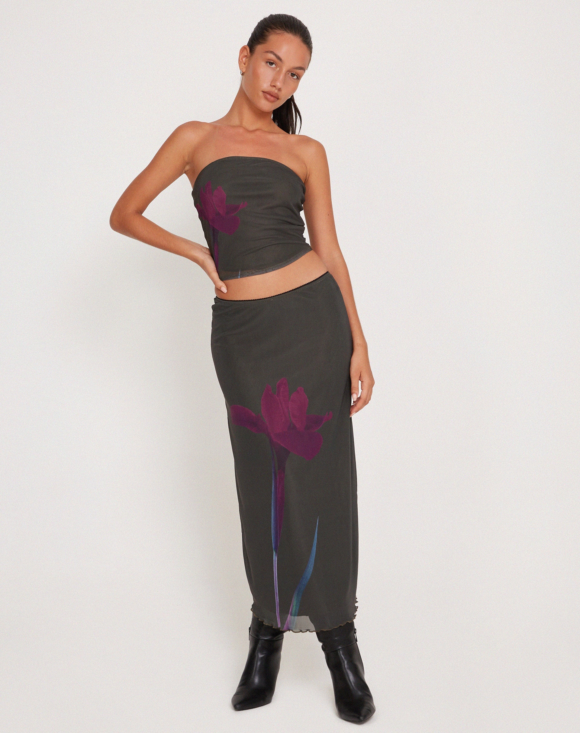 Imagen de Peggy Bandeau Top en verde con estampado de flores moradas