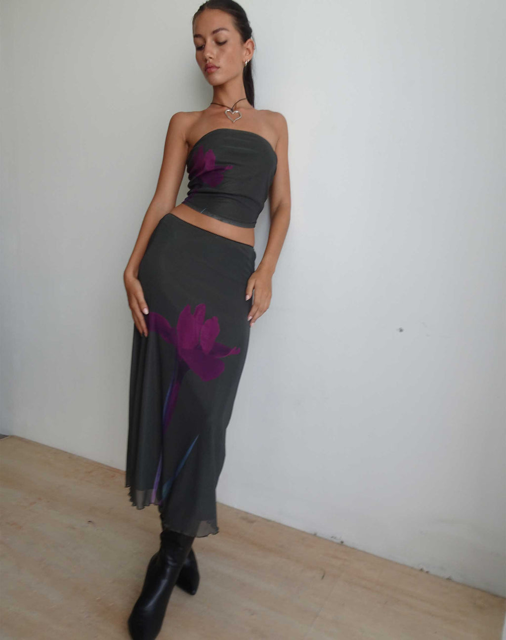 Maxifalda Lassie en verde con estampado de flores moradas