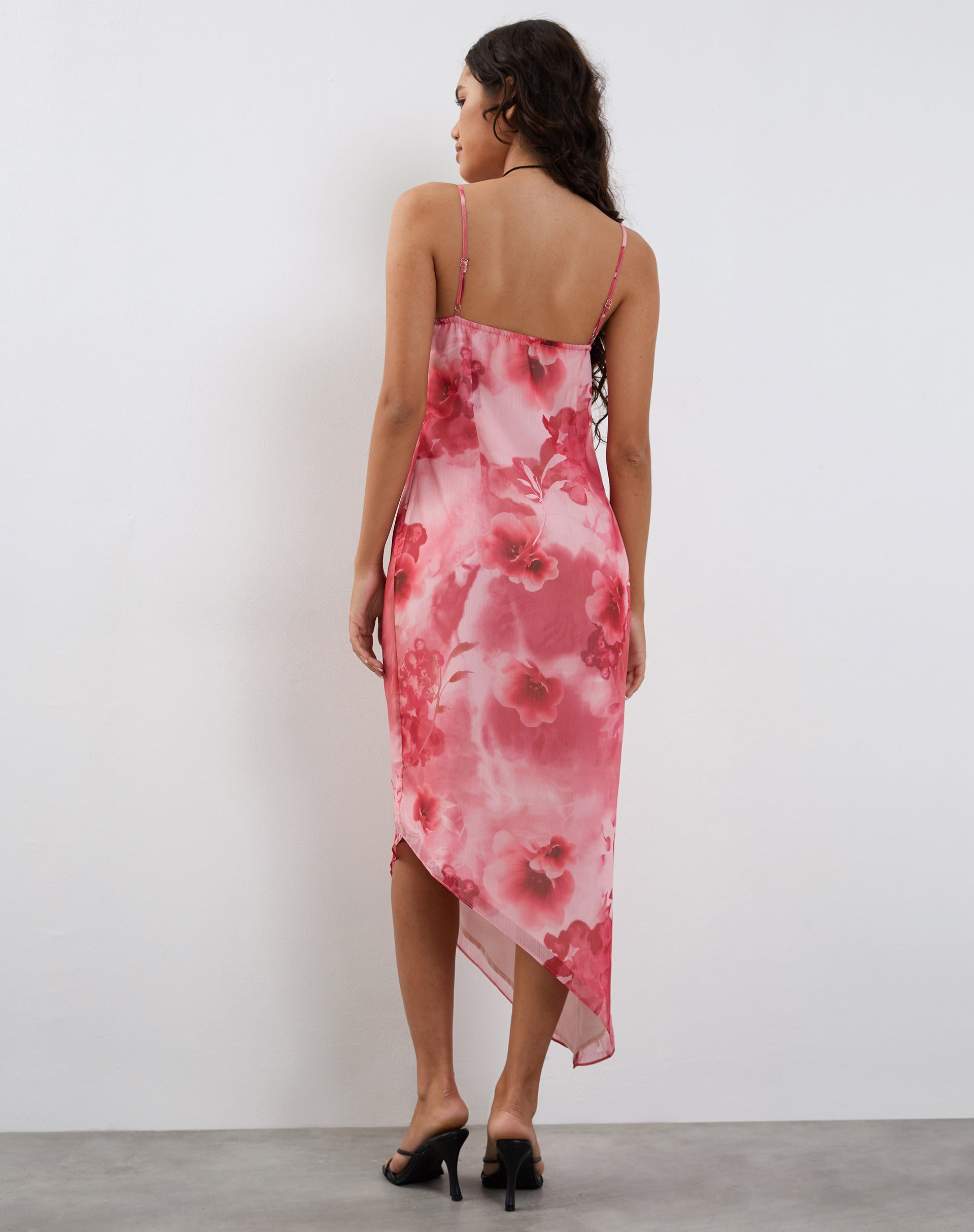 imagen de Preston Midi Dress in Watercolour Floral Pink