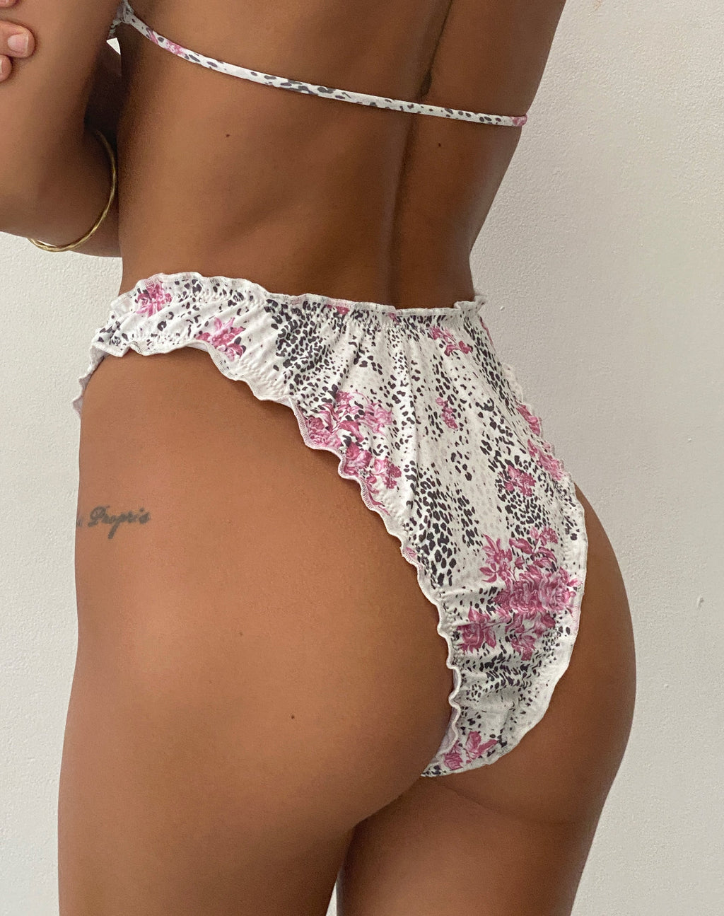 Braguita de bikini Veroly en blanco estampado de flores de la jungla