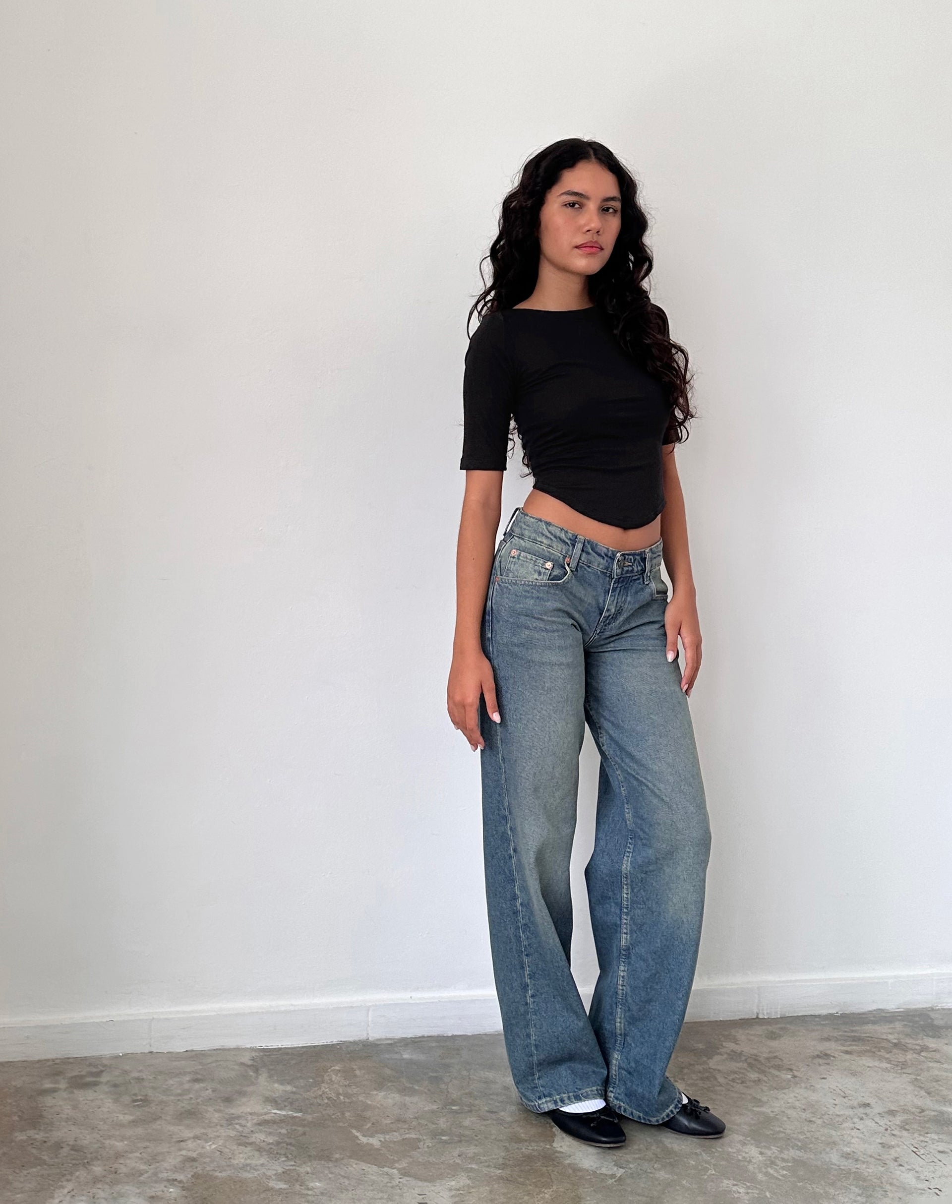 Imagen de Ralda Curved Hem Top en Algodón Cáñamo Negro
