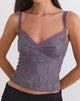 Imagen del top Rasa Cami en color morado con estampado floral acampanado.