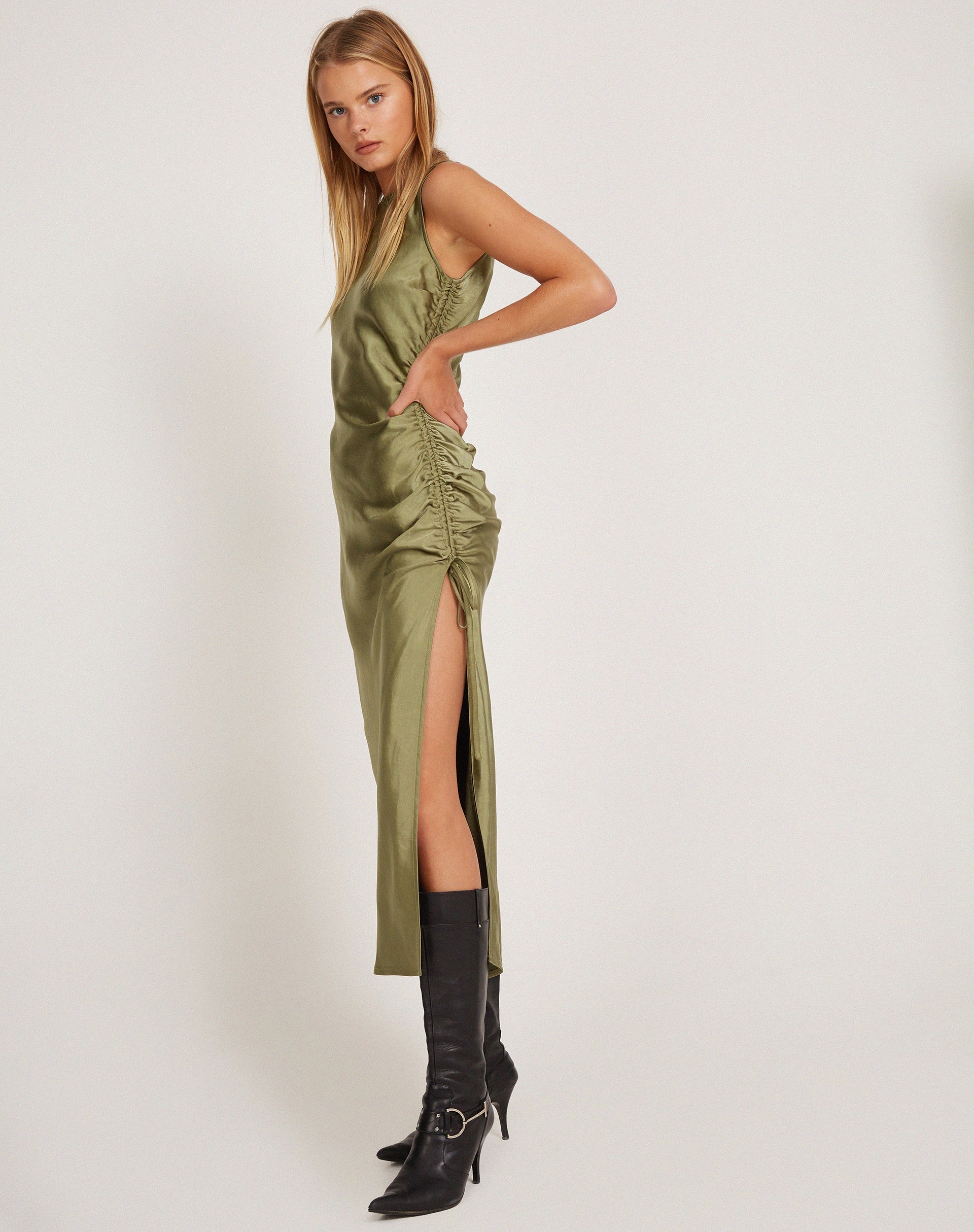 imagen de Raybu Ruched Midi Dress in Satin Olive