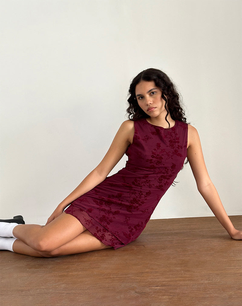 Imagen del minivestido Renata de flor botánica flocada Granate
