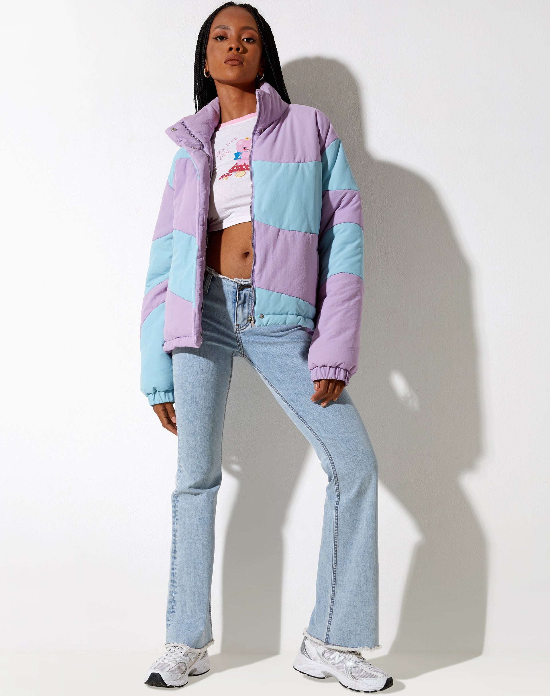 Imagen de la chaqueta Renee Puffa con paneles morados y azules