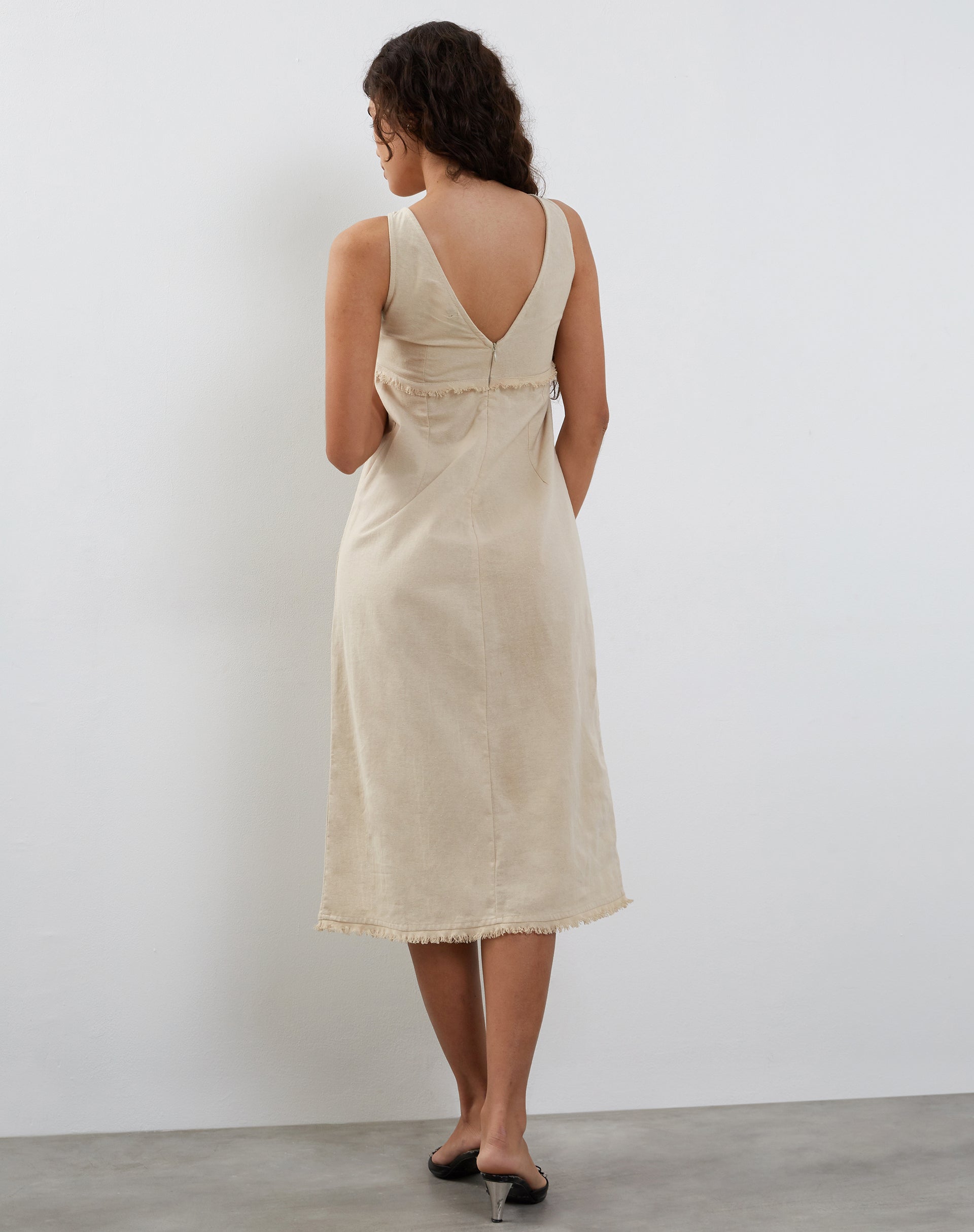 Imagen de Antari Vestido Midi en Lino Crudo