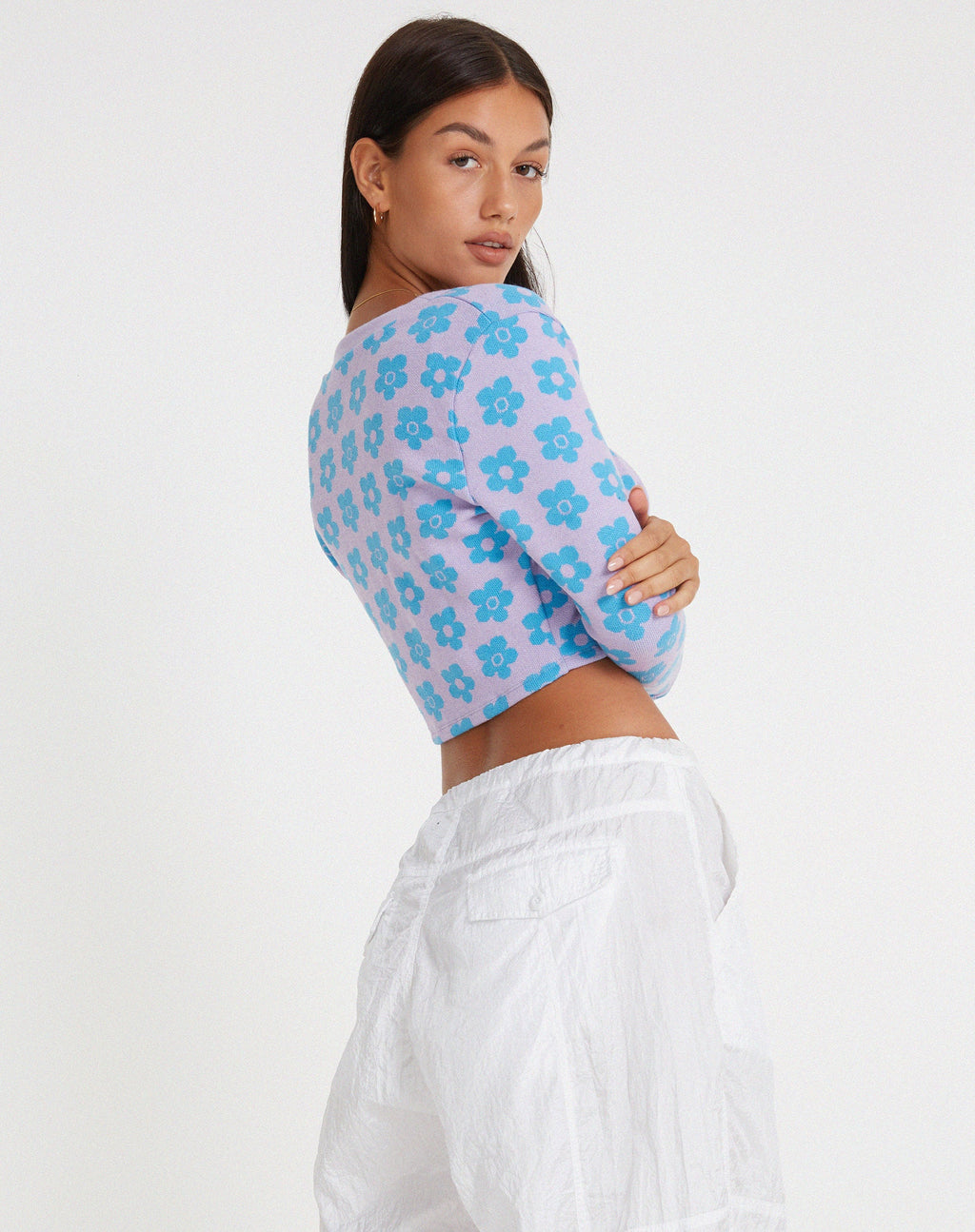 Attina Cardi en Cute Floral Daisy Lila y Azul