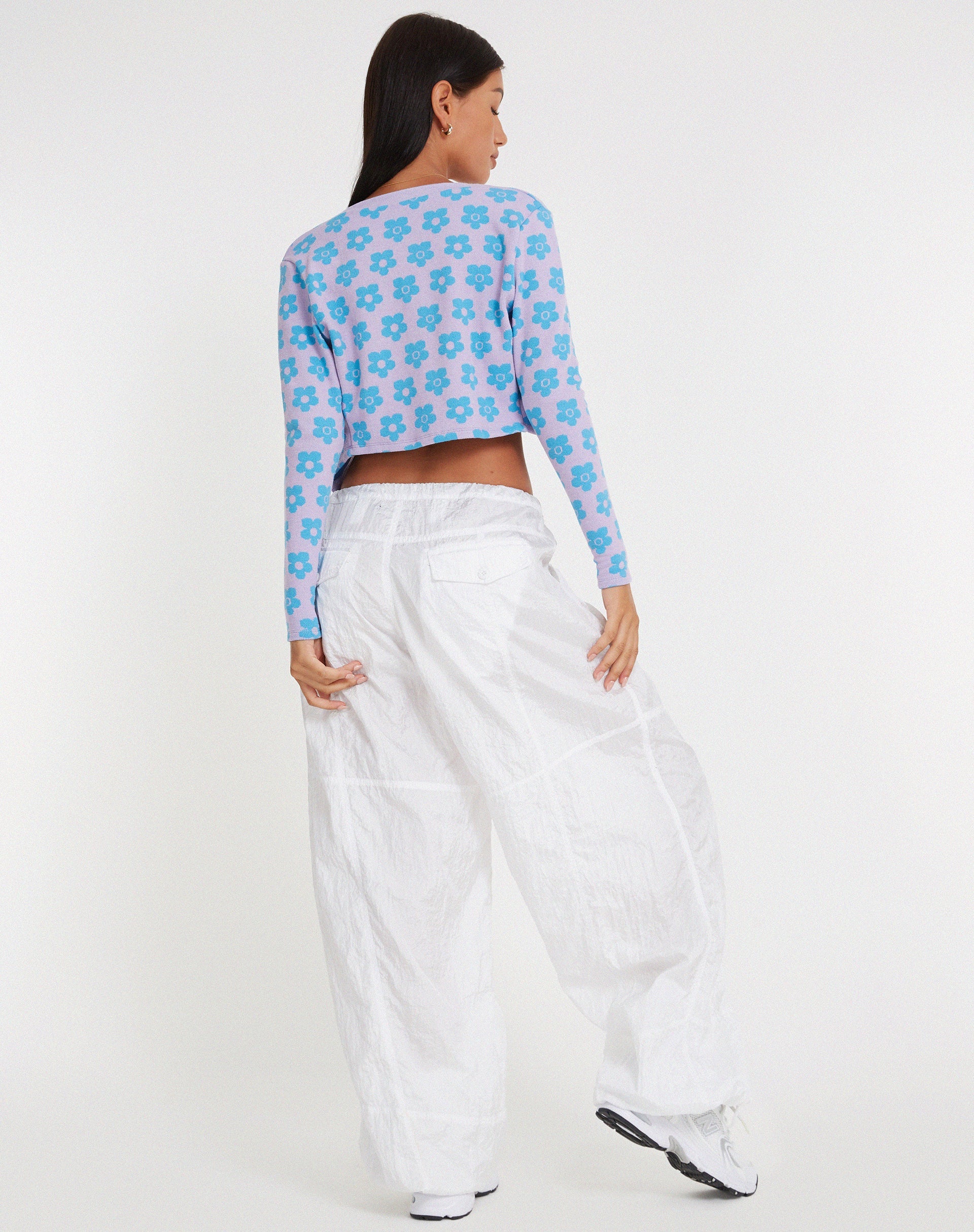 imagen de Attina Cardi en Cute Floral Daisy Lila y Azul