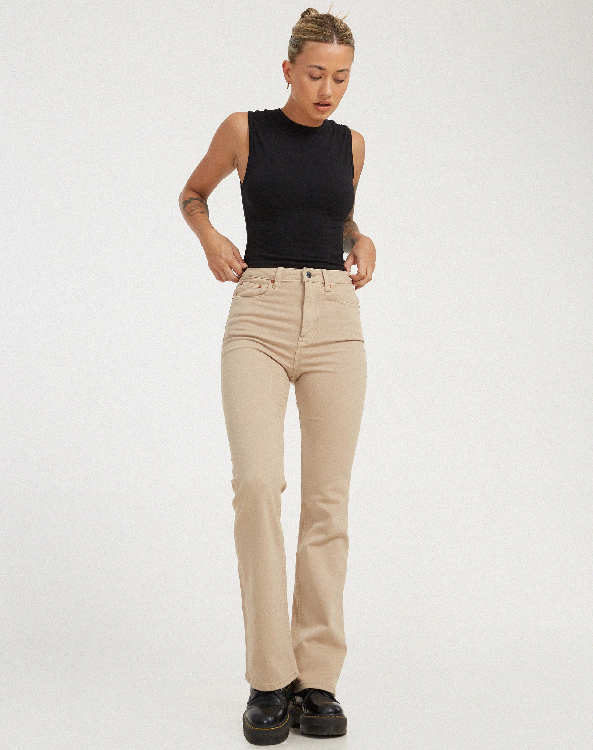 Imagen de Bootleg Jeans en Sandwash