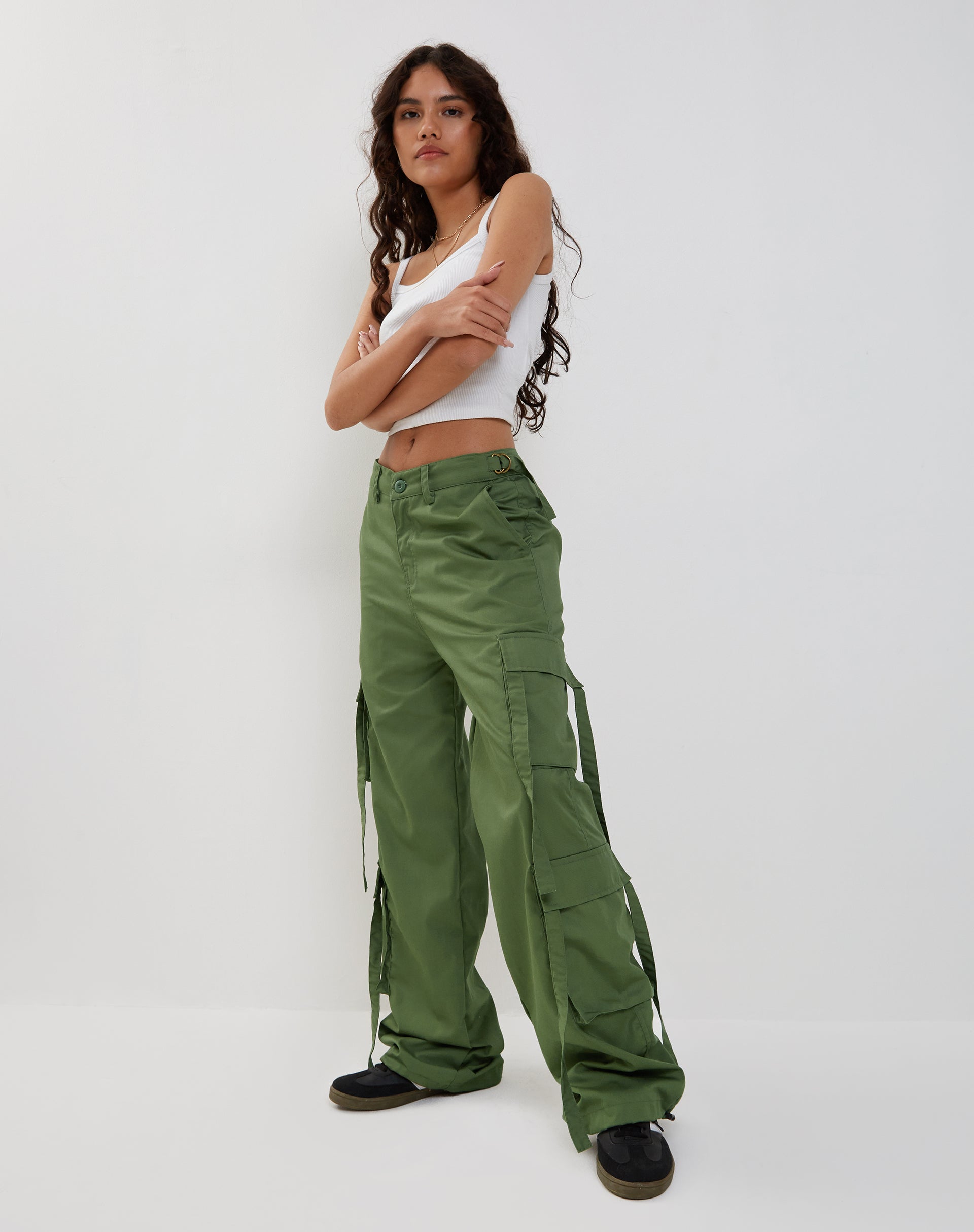 imagen de Edgar Wide Leg Cargo Trouser en Verde militar