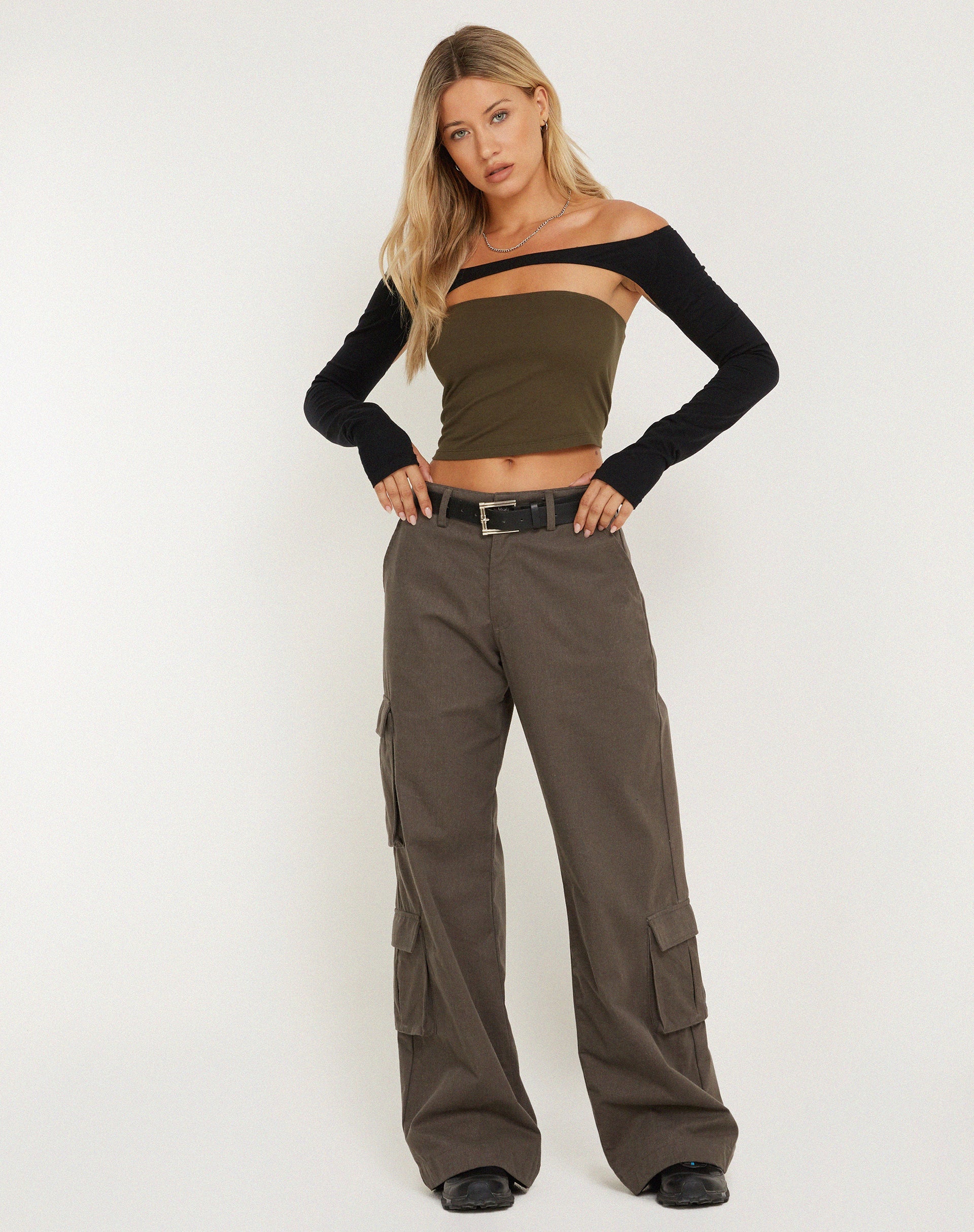 imagen de Eloa Shrug Top en Negro