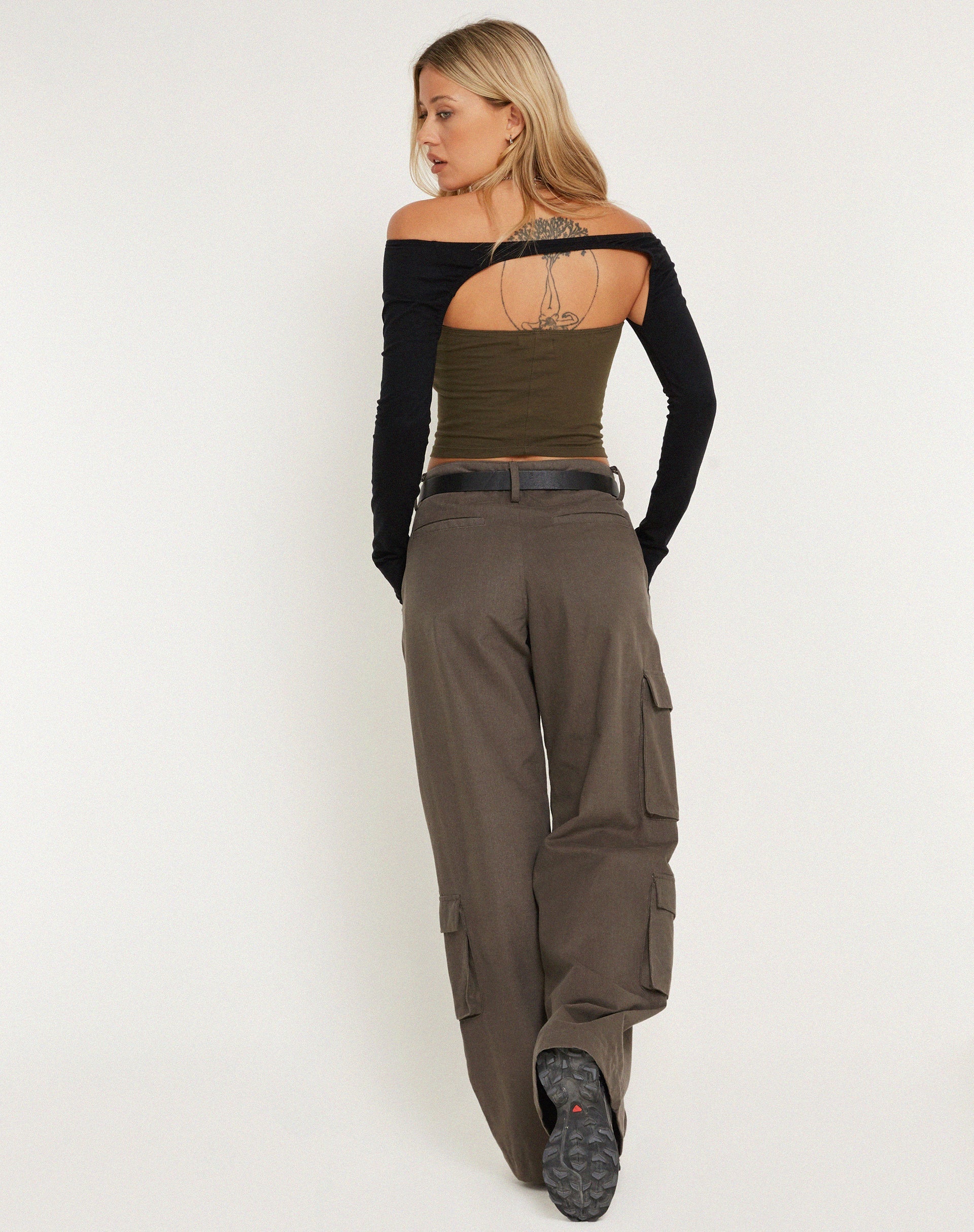 imagen de Eloa Shrug Top en Negro