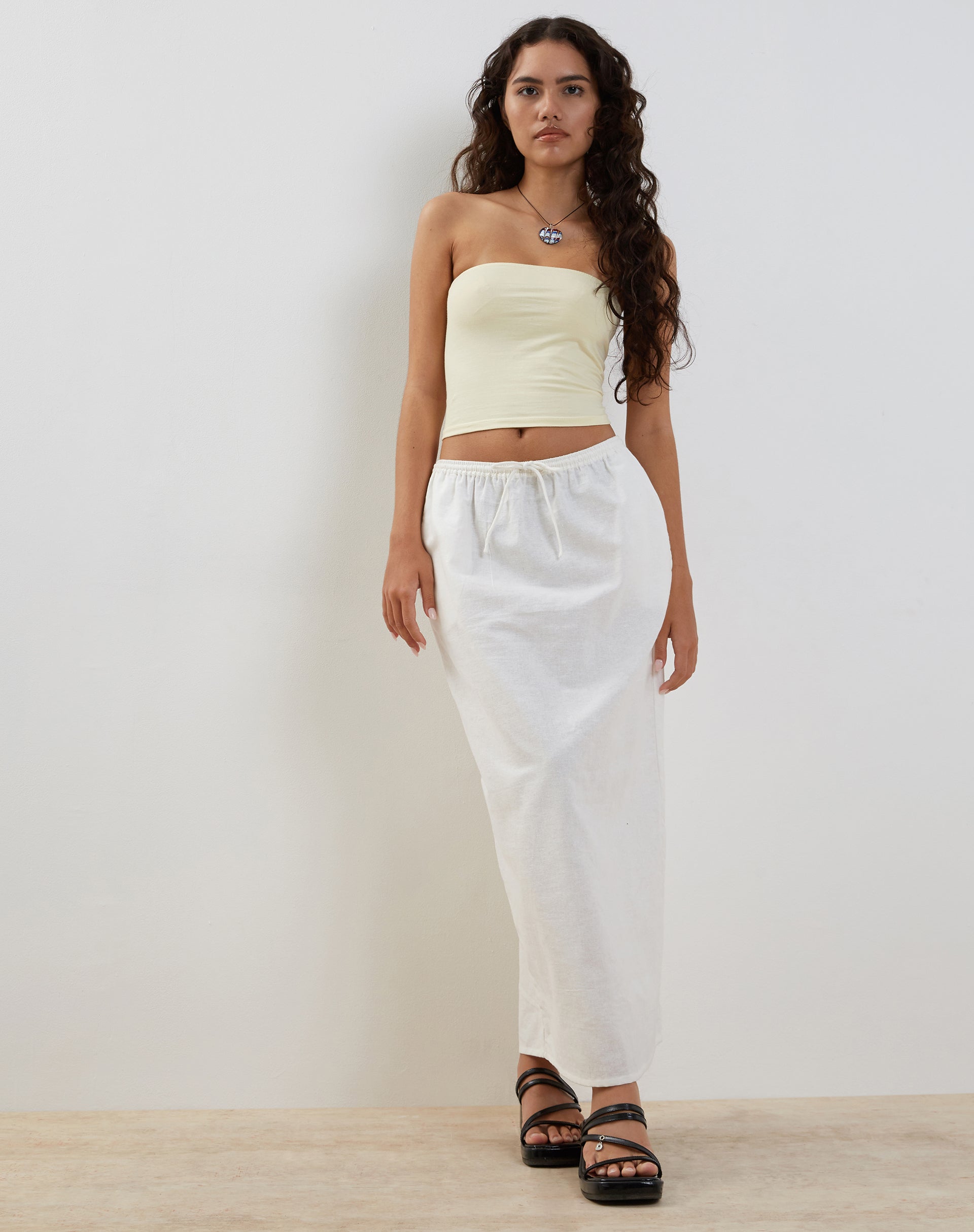 imagen de Joelene Midi Skirt in White