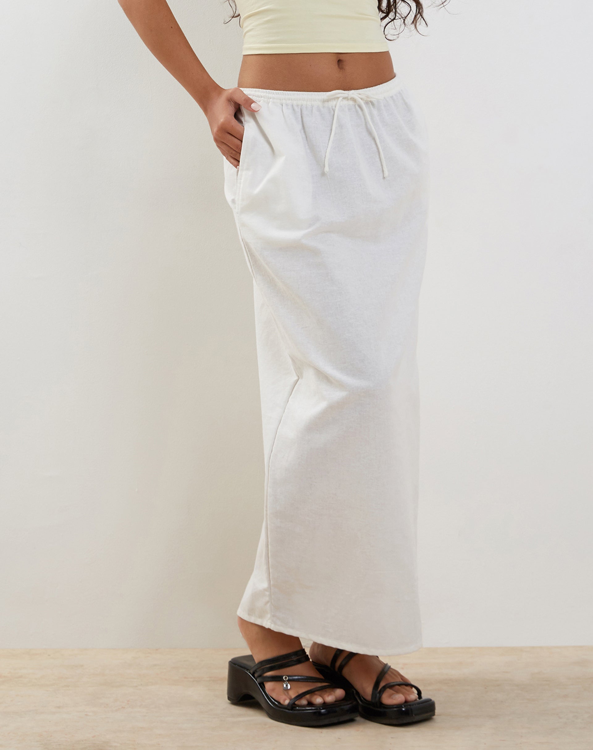 imagen de Joelene Midi Skirt in White