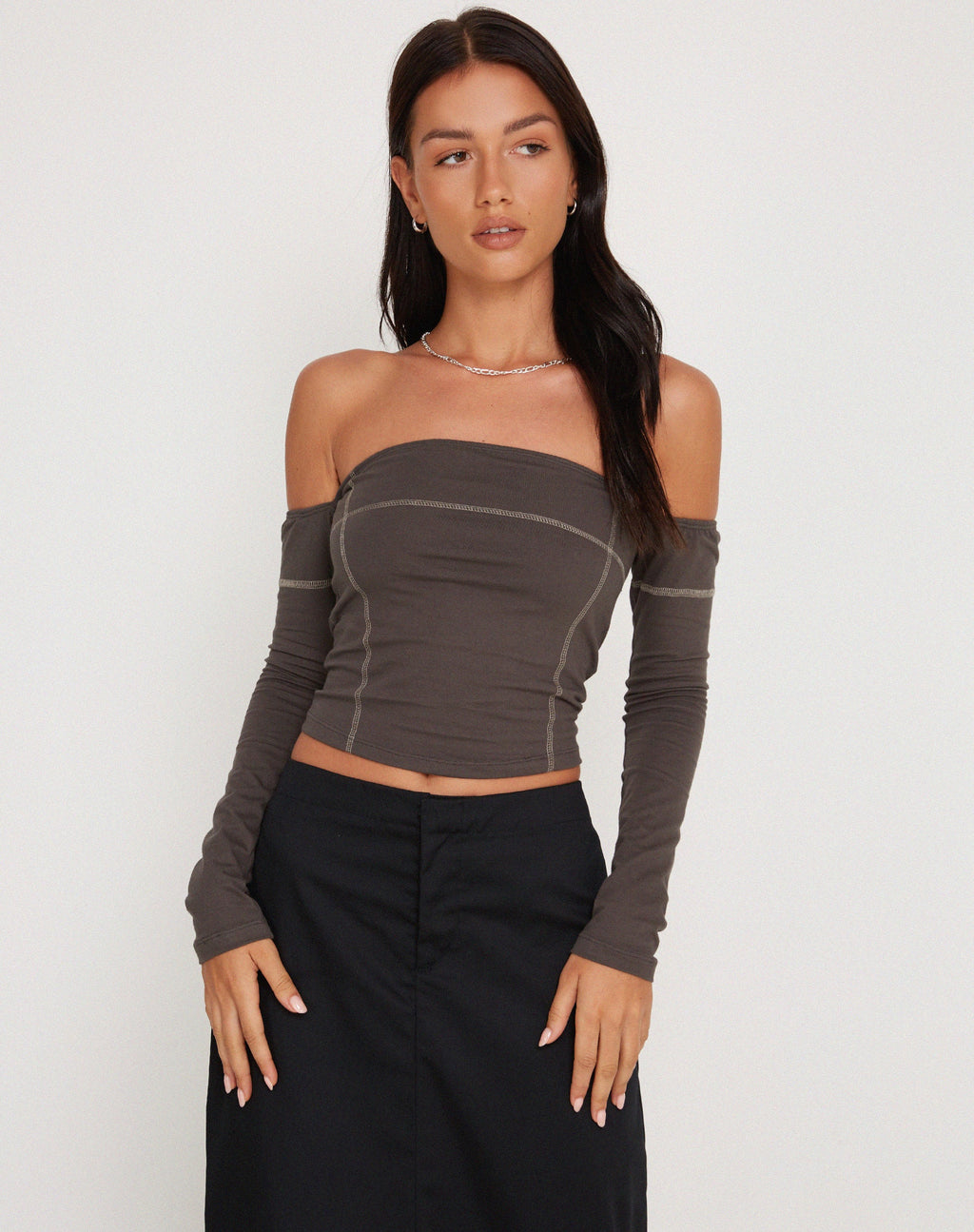 Lan Top de manga larga en Gunmetal con pespunte superior gris