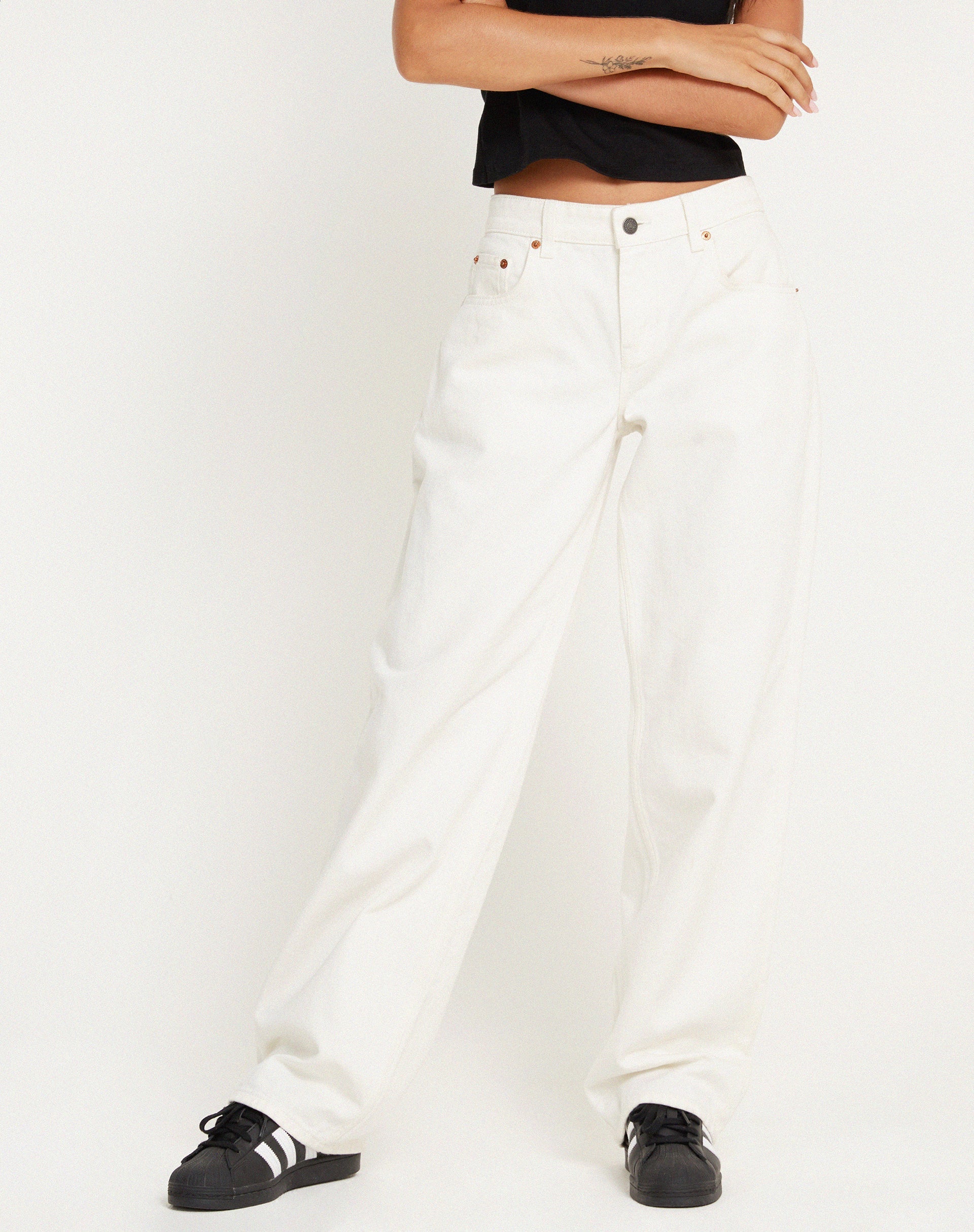 imagen de MOTEL X BARBARA Low Rise Parallel Jeans en True White