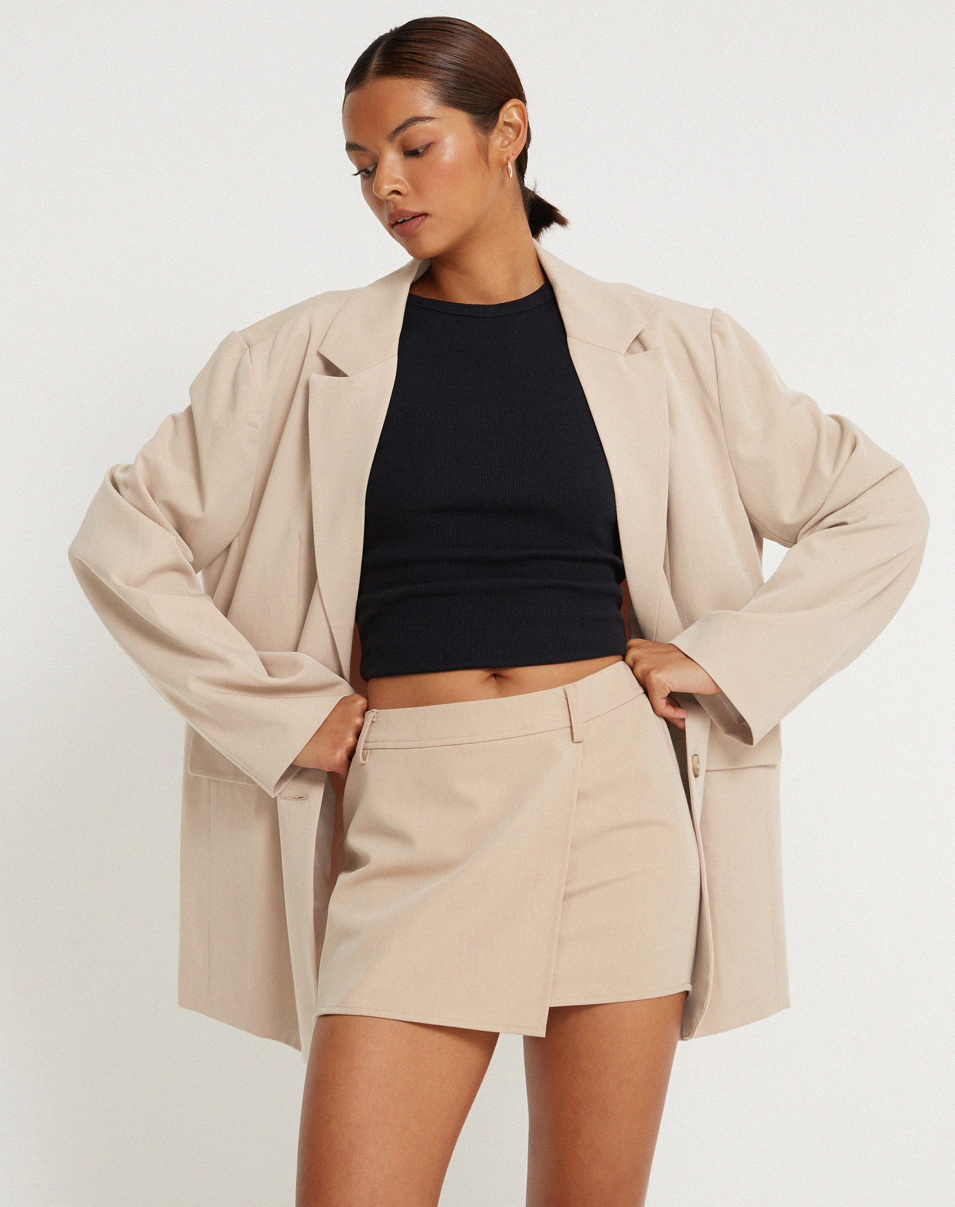 Imagen de Wahip Minifalda de sastrería suave Beige