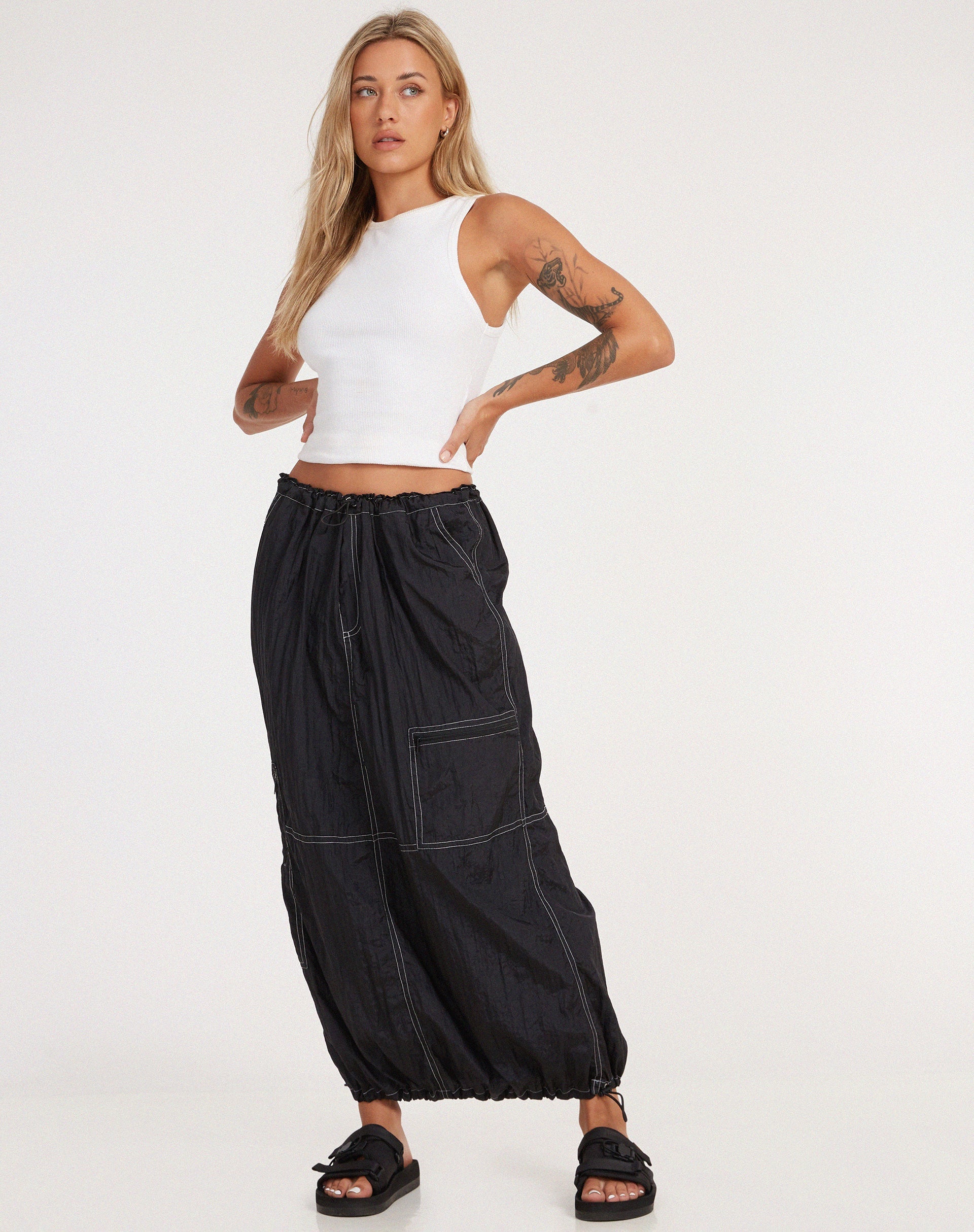 imagen de Masao Maxi Skirt in Parachute Black with White Stitch
