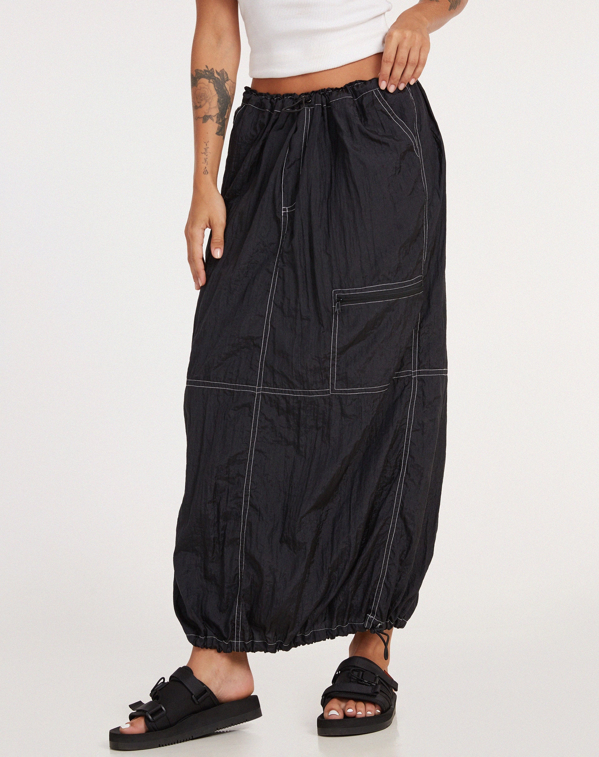 imagen de Masao Maxi Skirt in Parachute Black with White Stitch