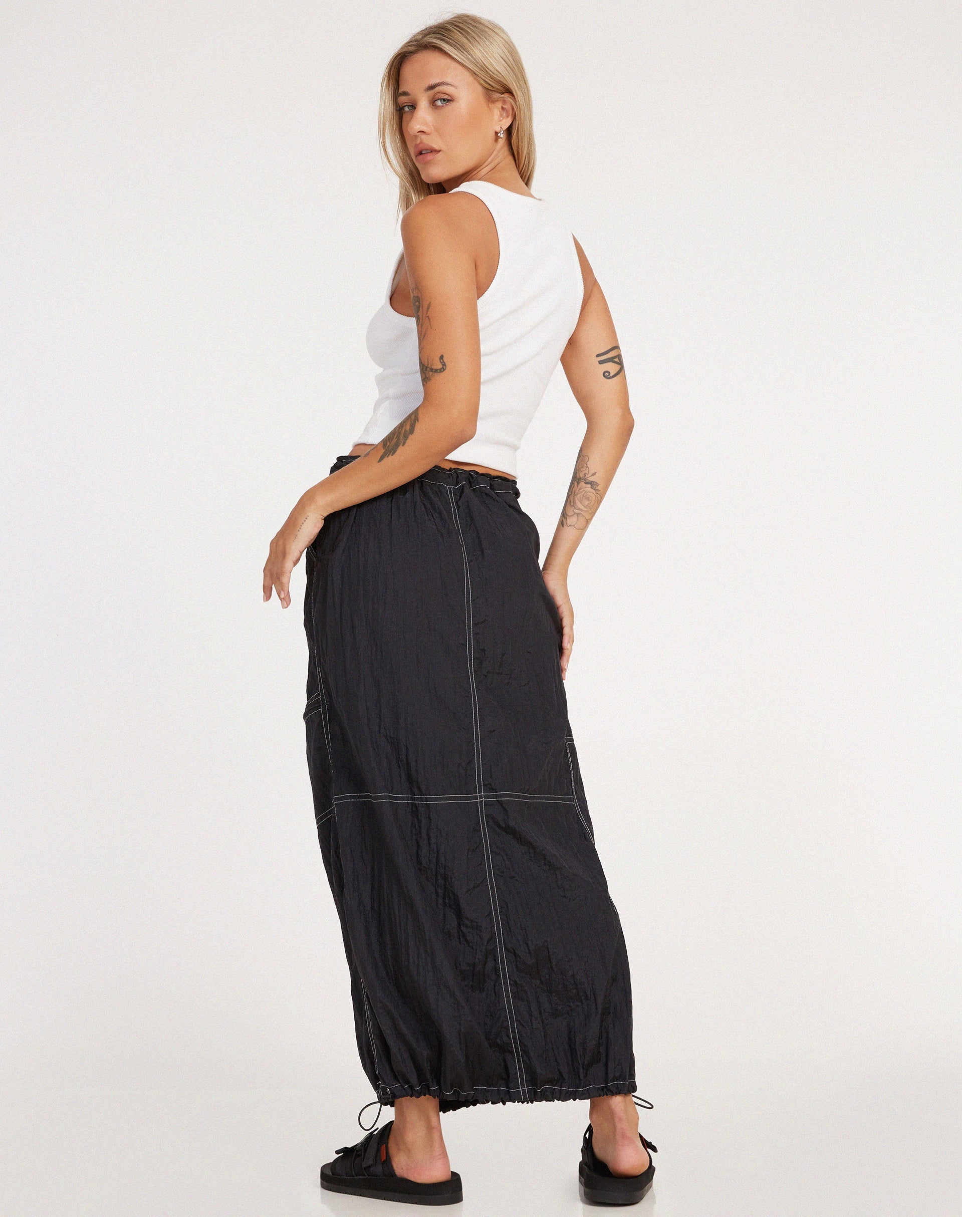 imagen de Masao Maxi Skirt in Parachute Black with White Stitch