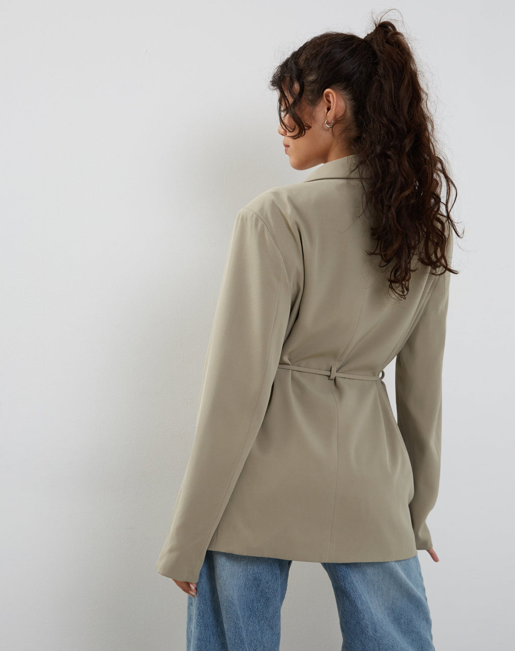 Blazer Mayta con cintura lazada en Tailoring Taupe