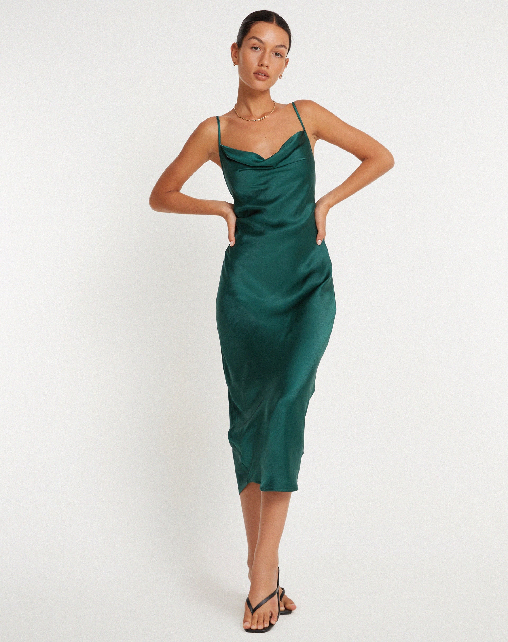 Imagen del vestido Palasha Midi de satén verde bosque