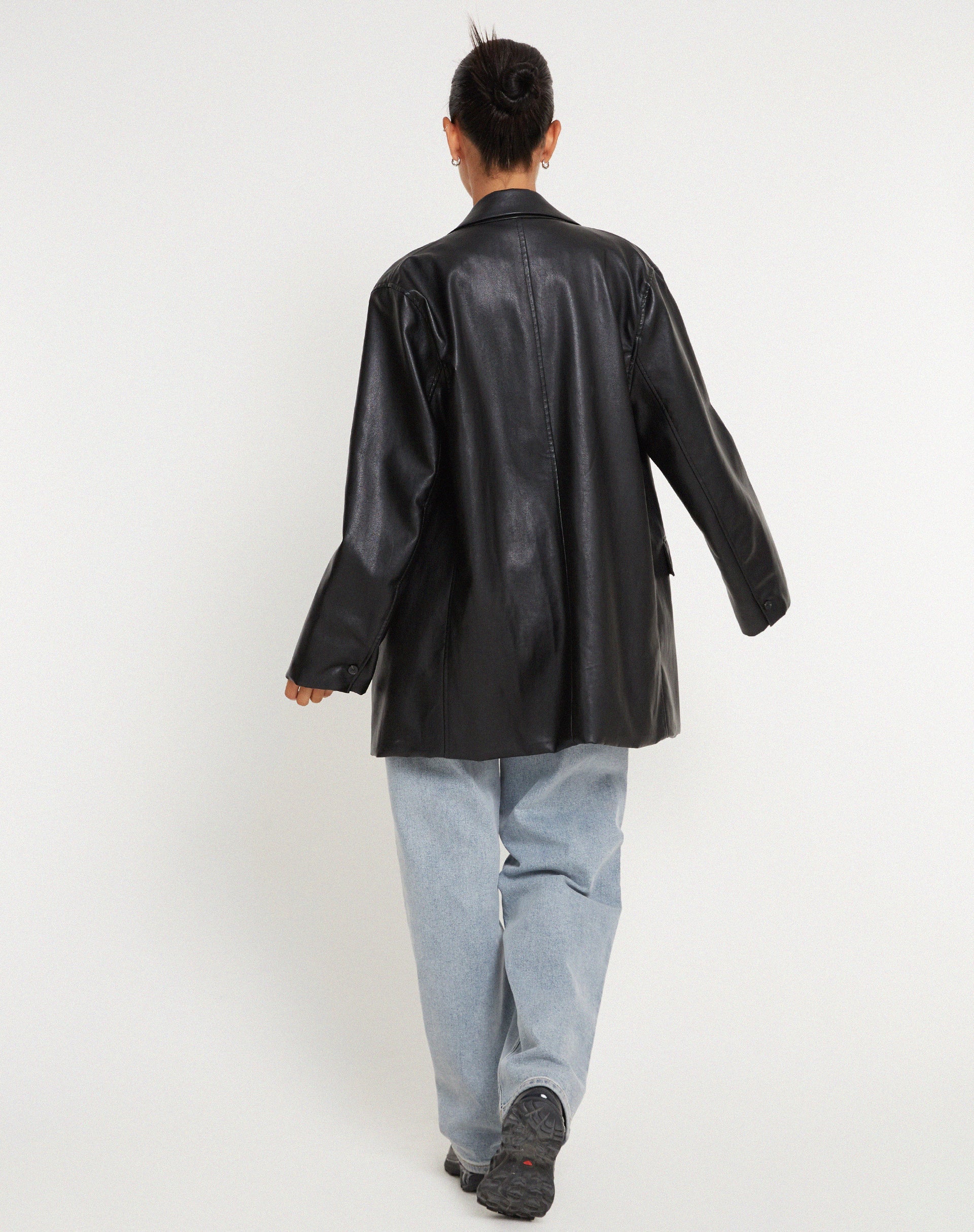 Imagen de Saken Blazer en Pu Negro