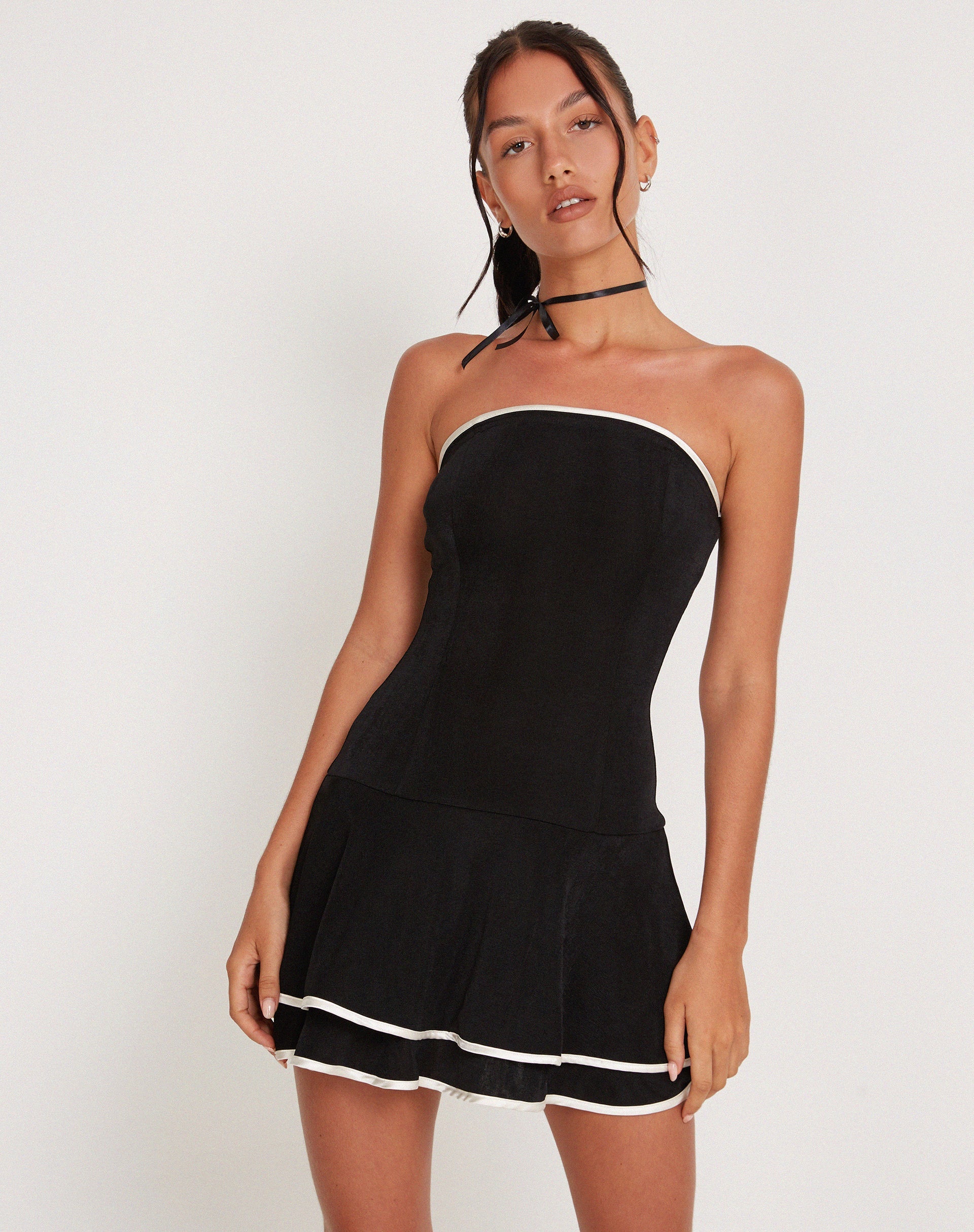 Imagen de Samira Bandeau Mini Dress in Black with Ivory Binding