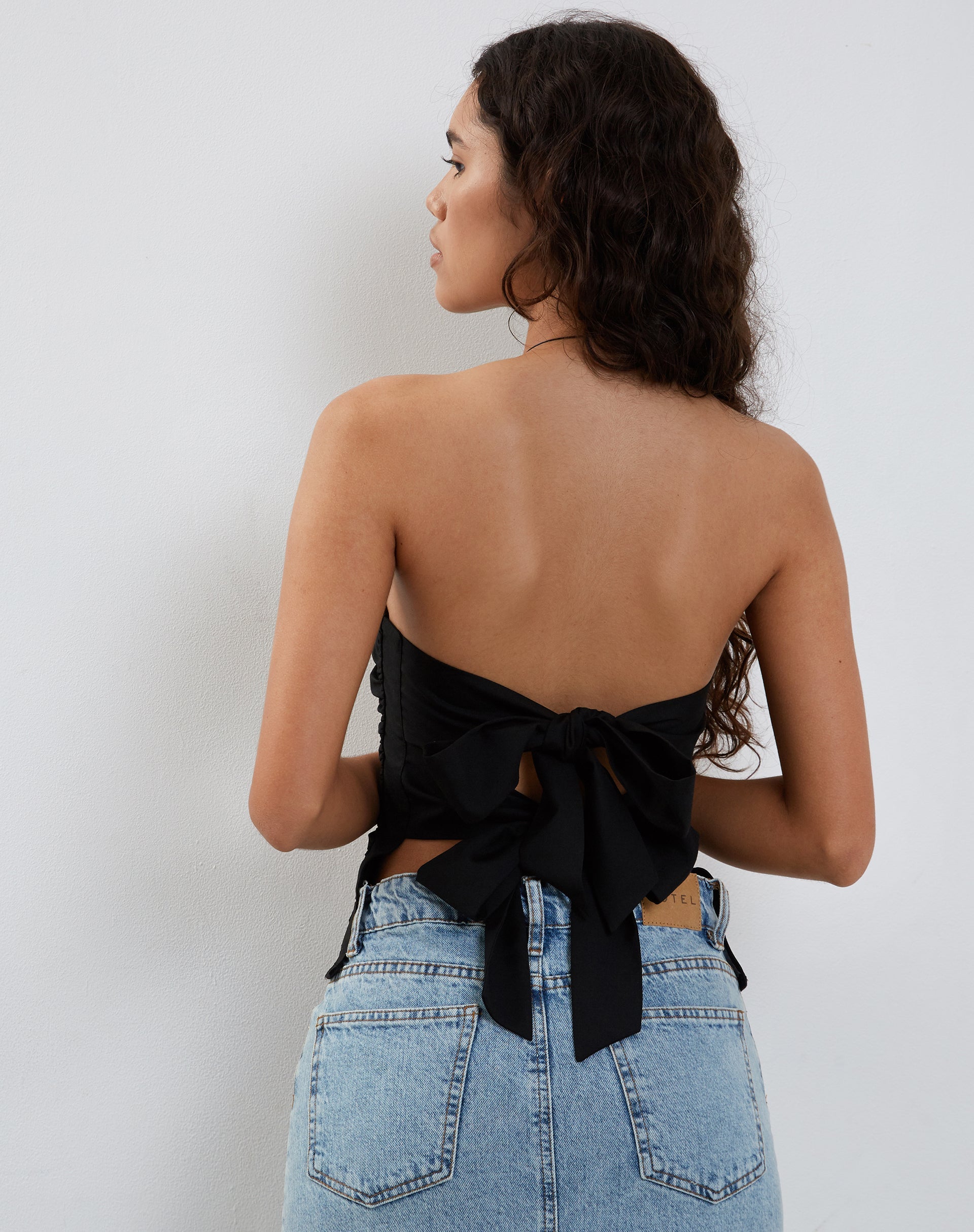 Imagen de Tahari Tie Back Longline Tube Top en Negro